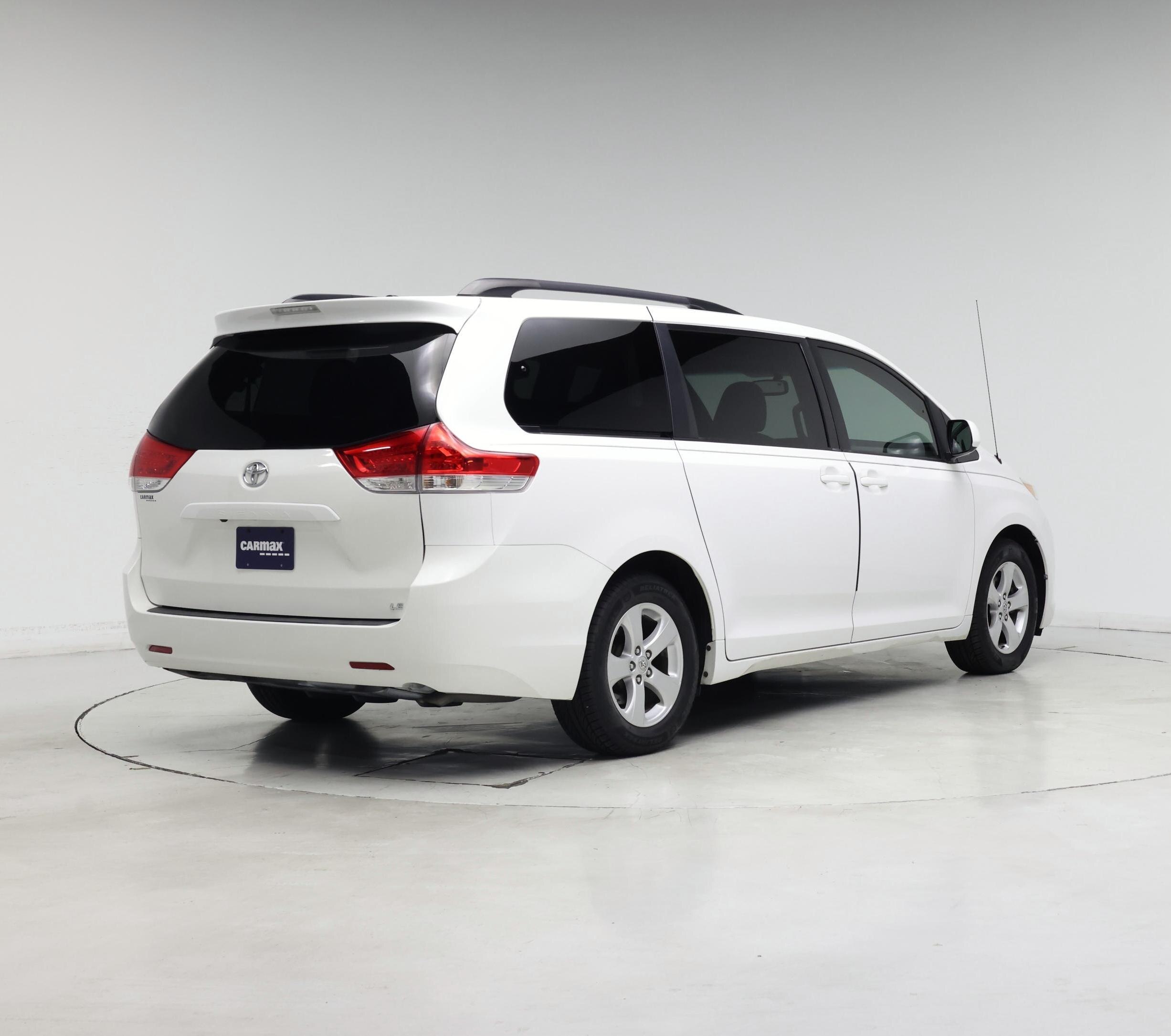 Thumbnail: 2014 Toyota Sienna - 8
