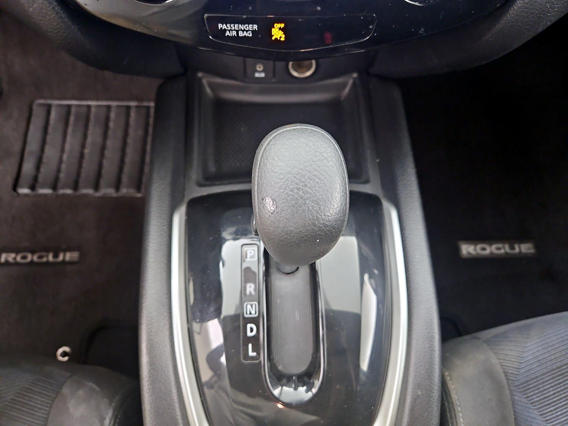 Thumbnail: 2015 Nissan Rogue - 16
