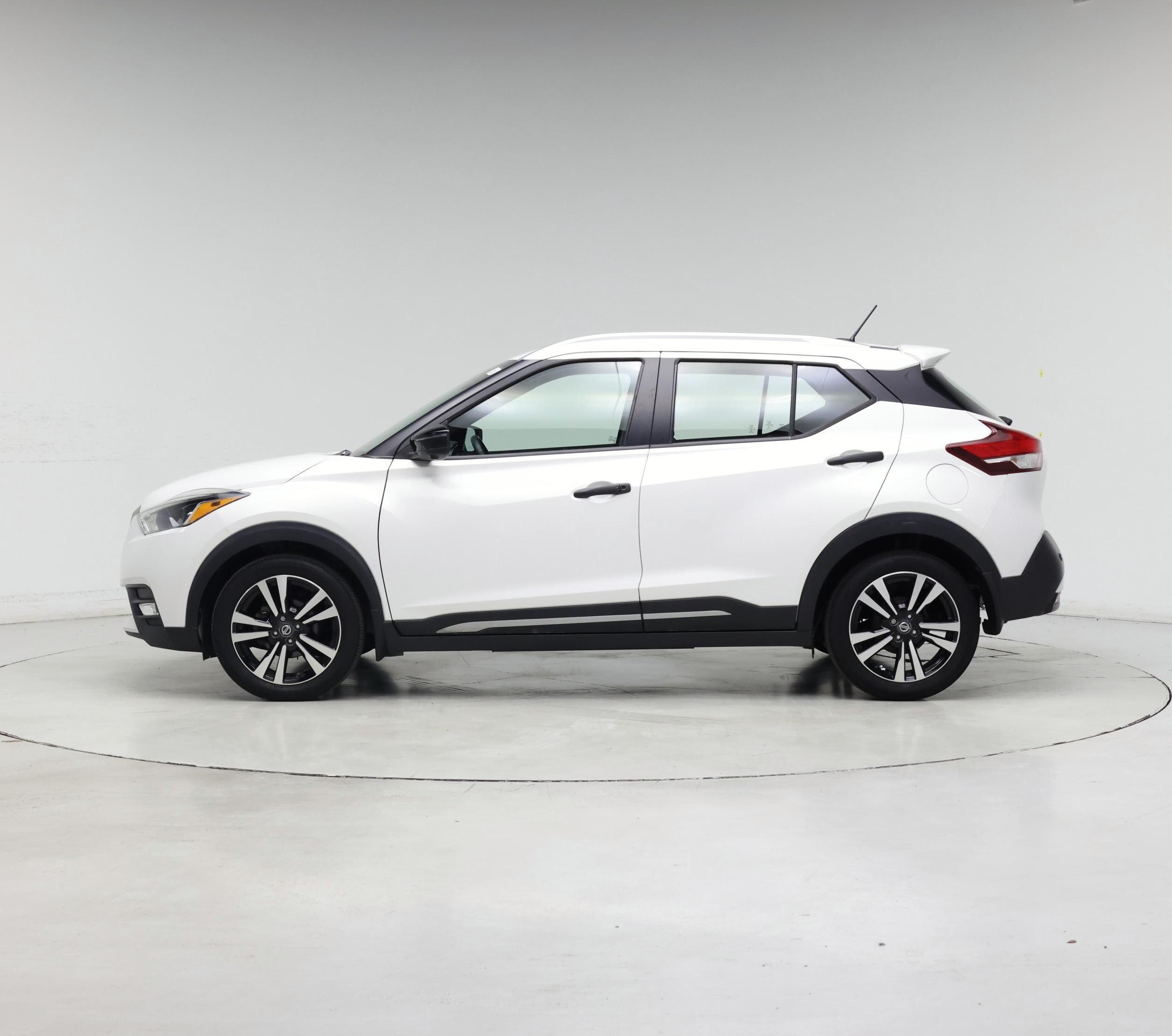 Thumbnail: 2020 Nissan Kicks - 3