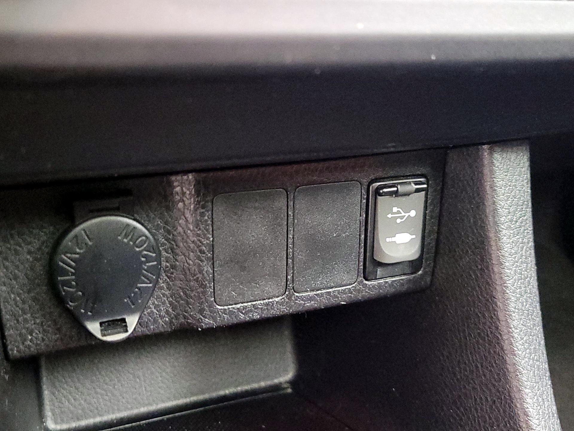 Thumbnail: 2015 Toyota Corolla - 18