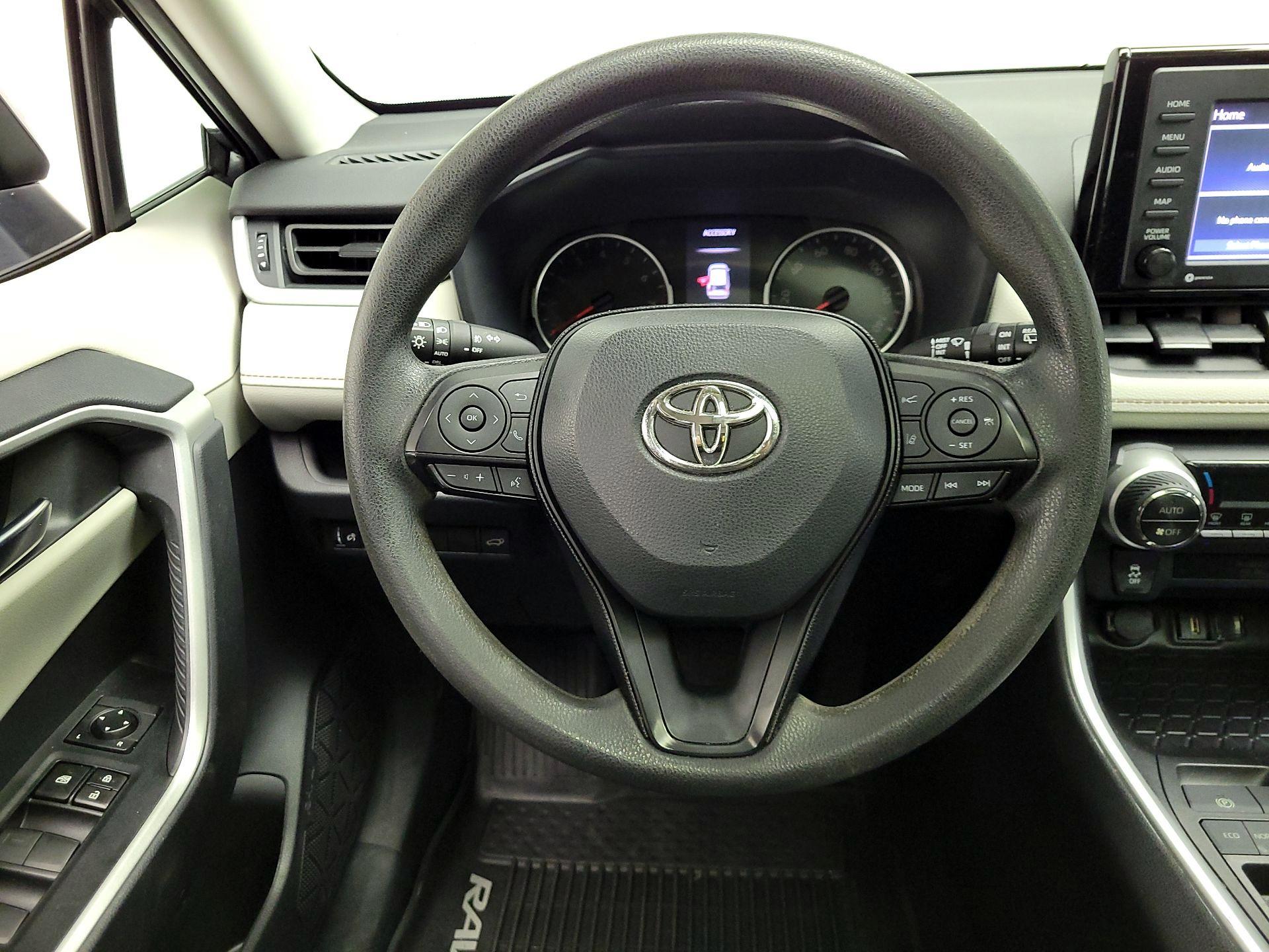 Thumbnail: 2021 Toyota RAV4 - 10