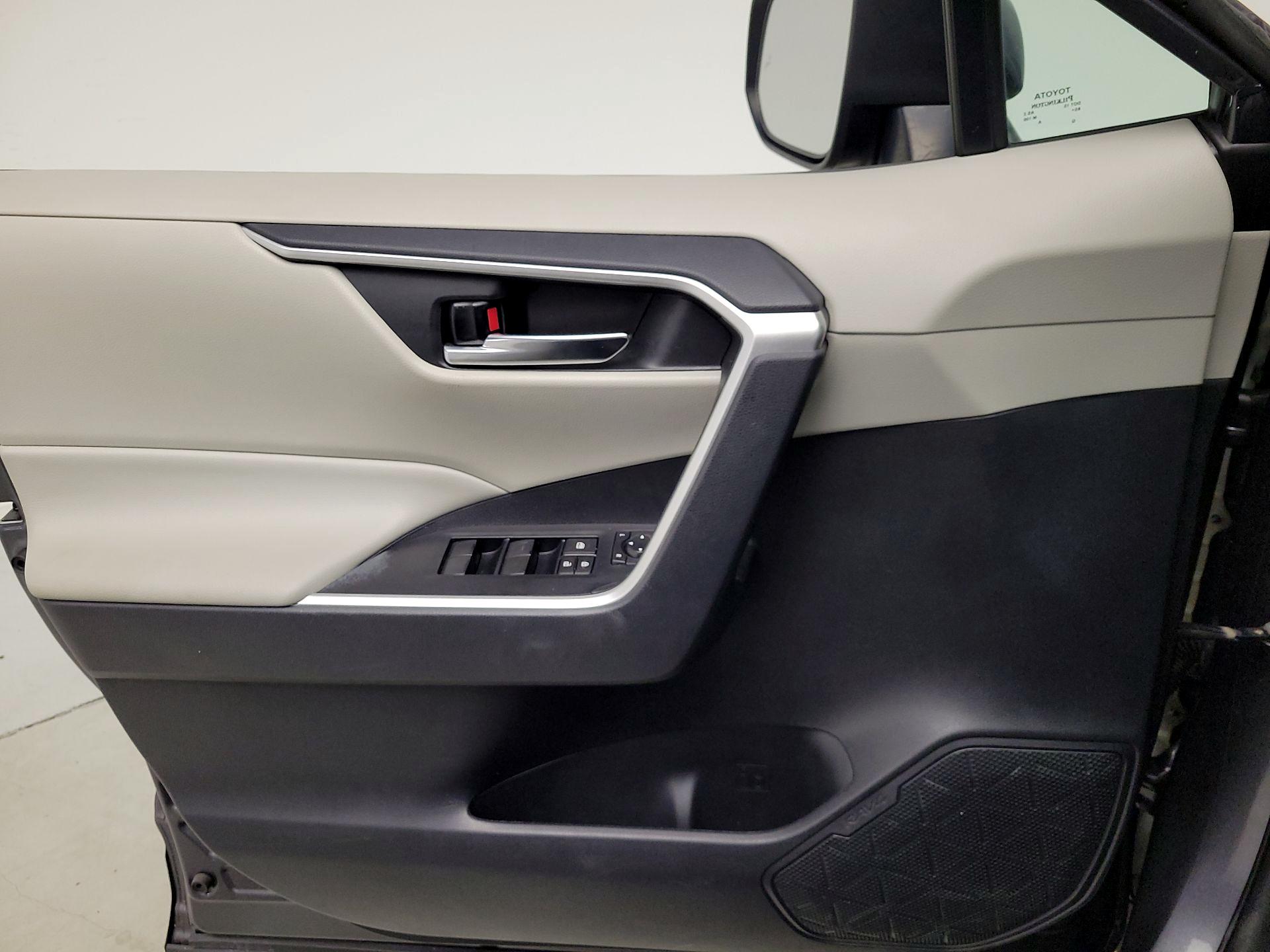 Thumbnail: 2021 Toyota RAV4 - 12