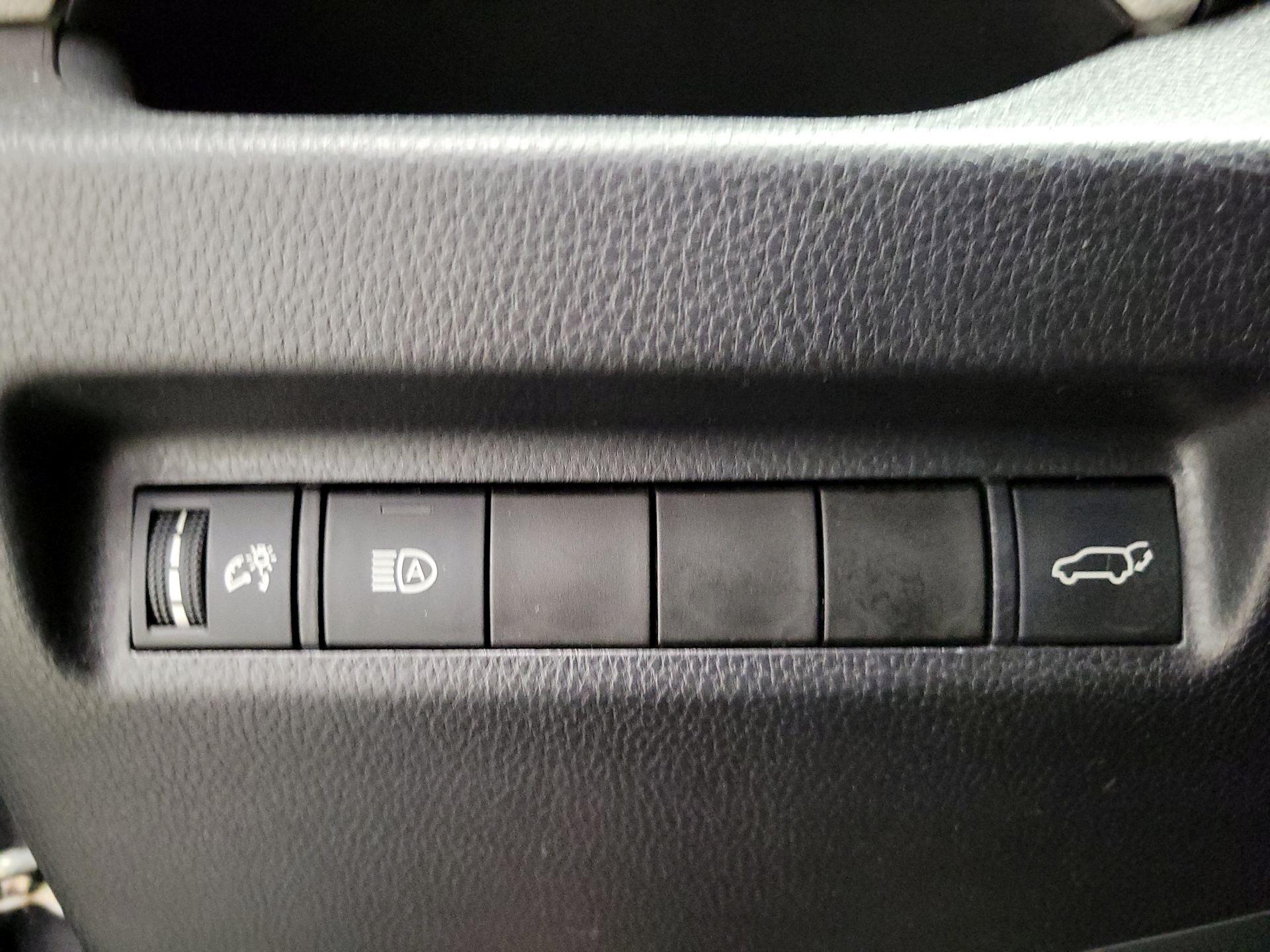 Thumbnail: 2021 Toyota RAV4 - 13
