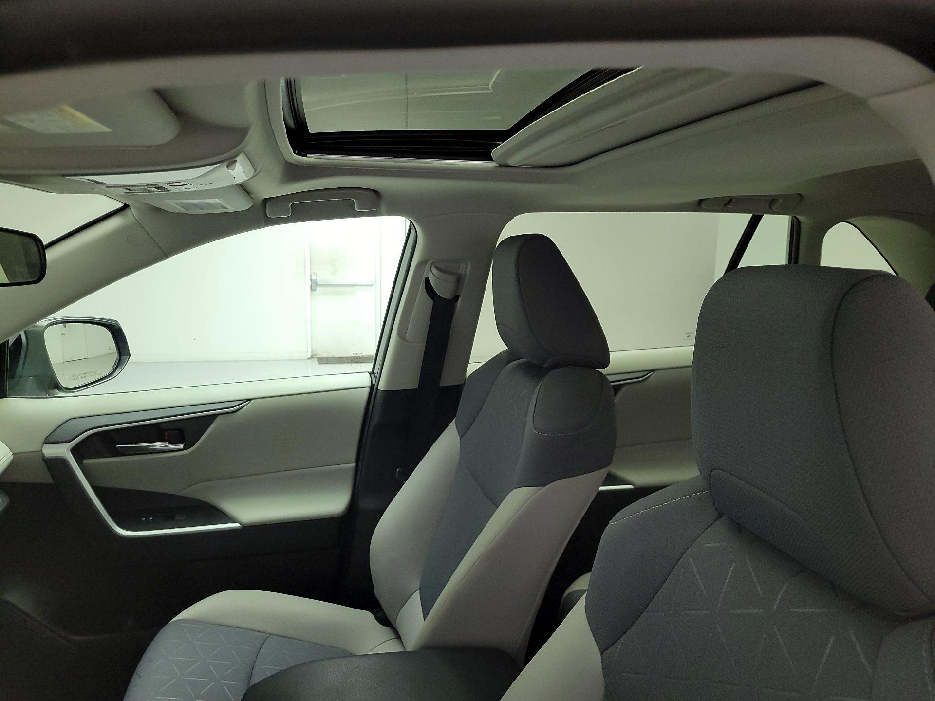 Thumbnail: 2021 Toyota RAV4 - 20