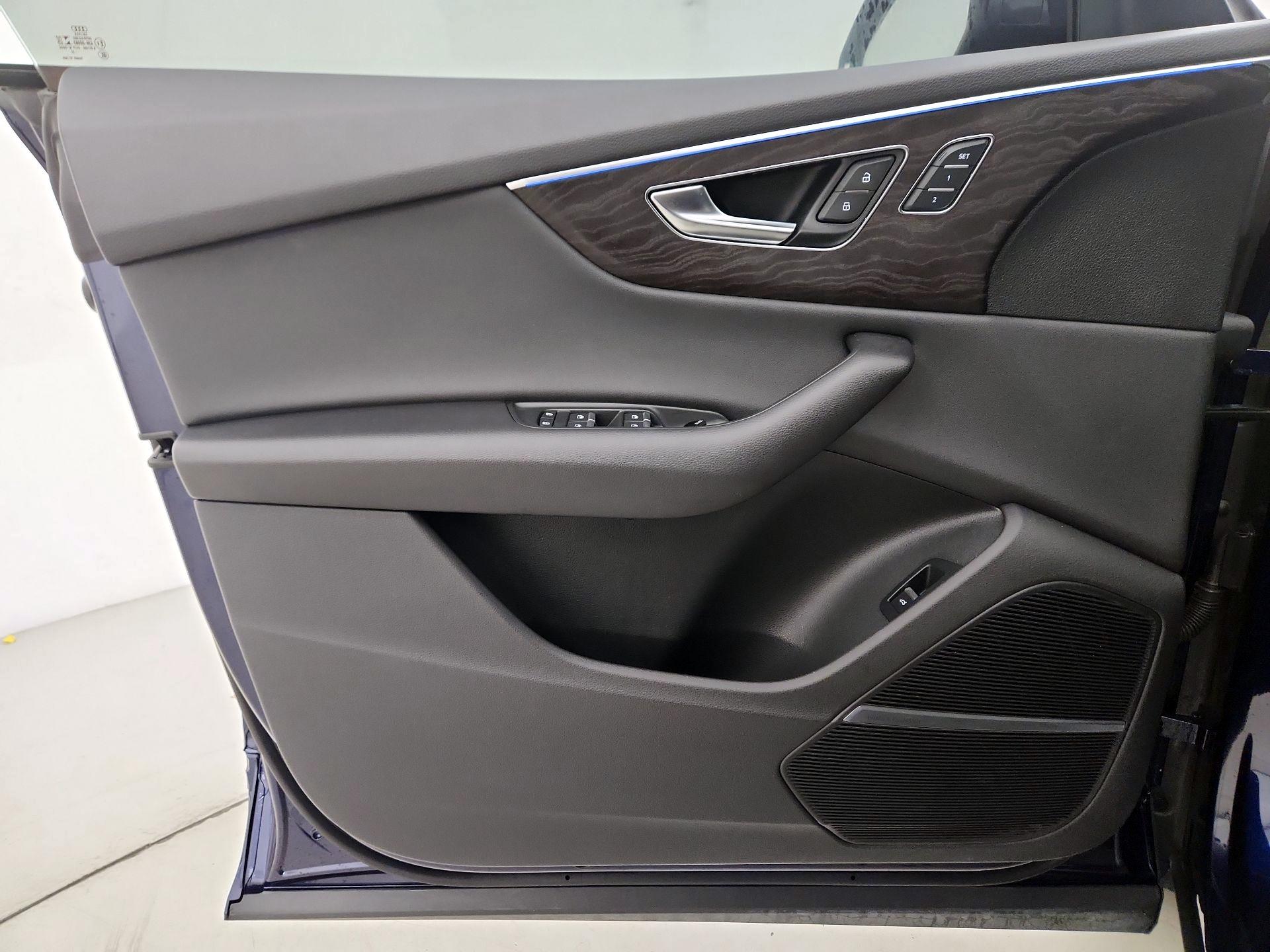Thumbnail: 2021 Audi Q8 - 12
