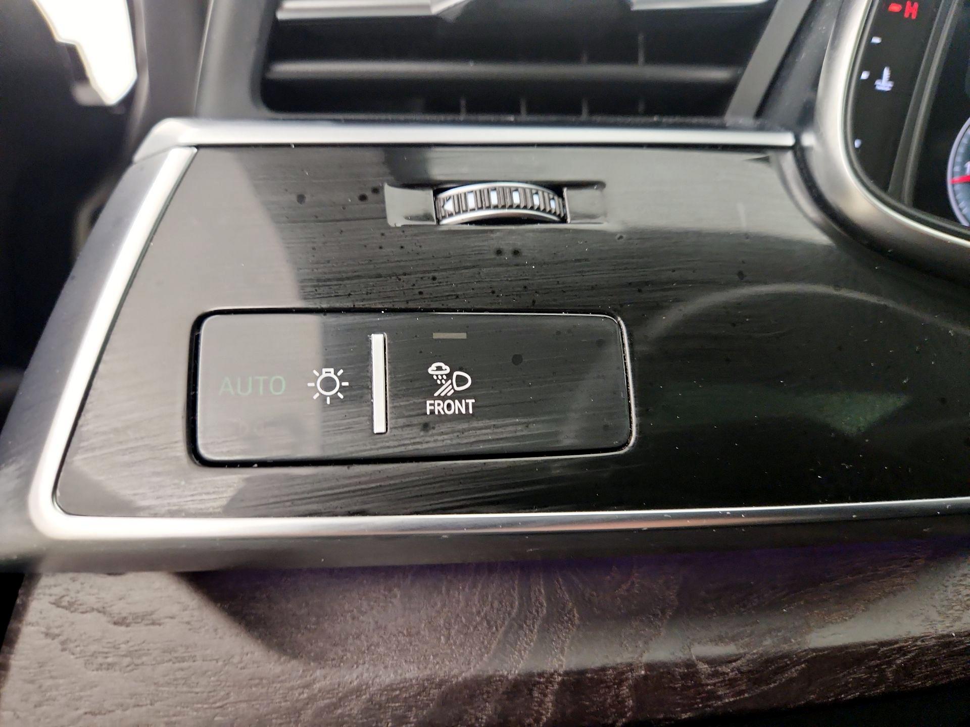 Thumbnail: 2021 Audi Q8 - 13