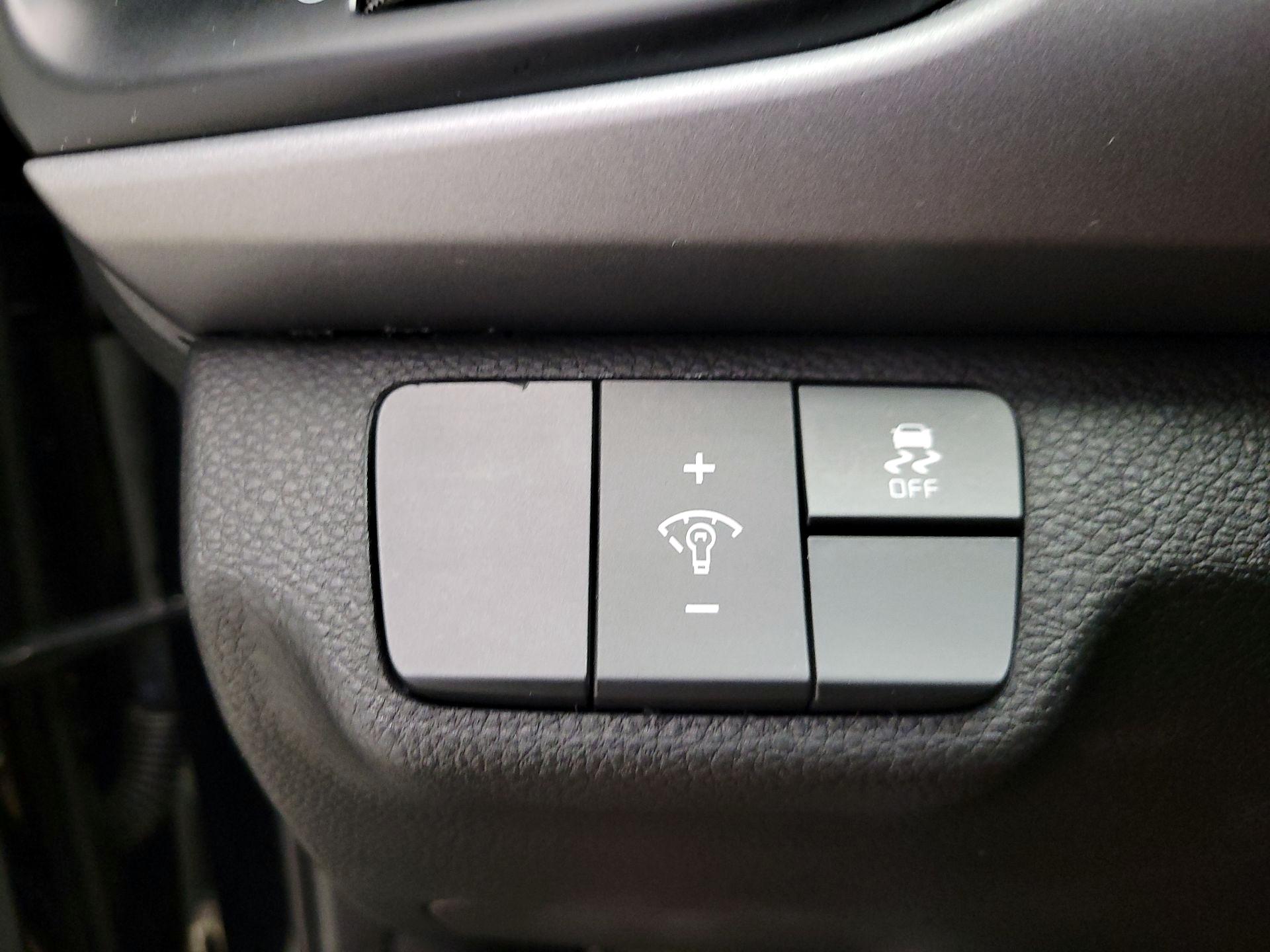 Thumbnail: 2023 Kia Rio - 13