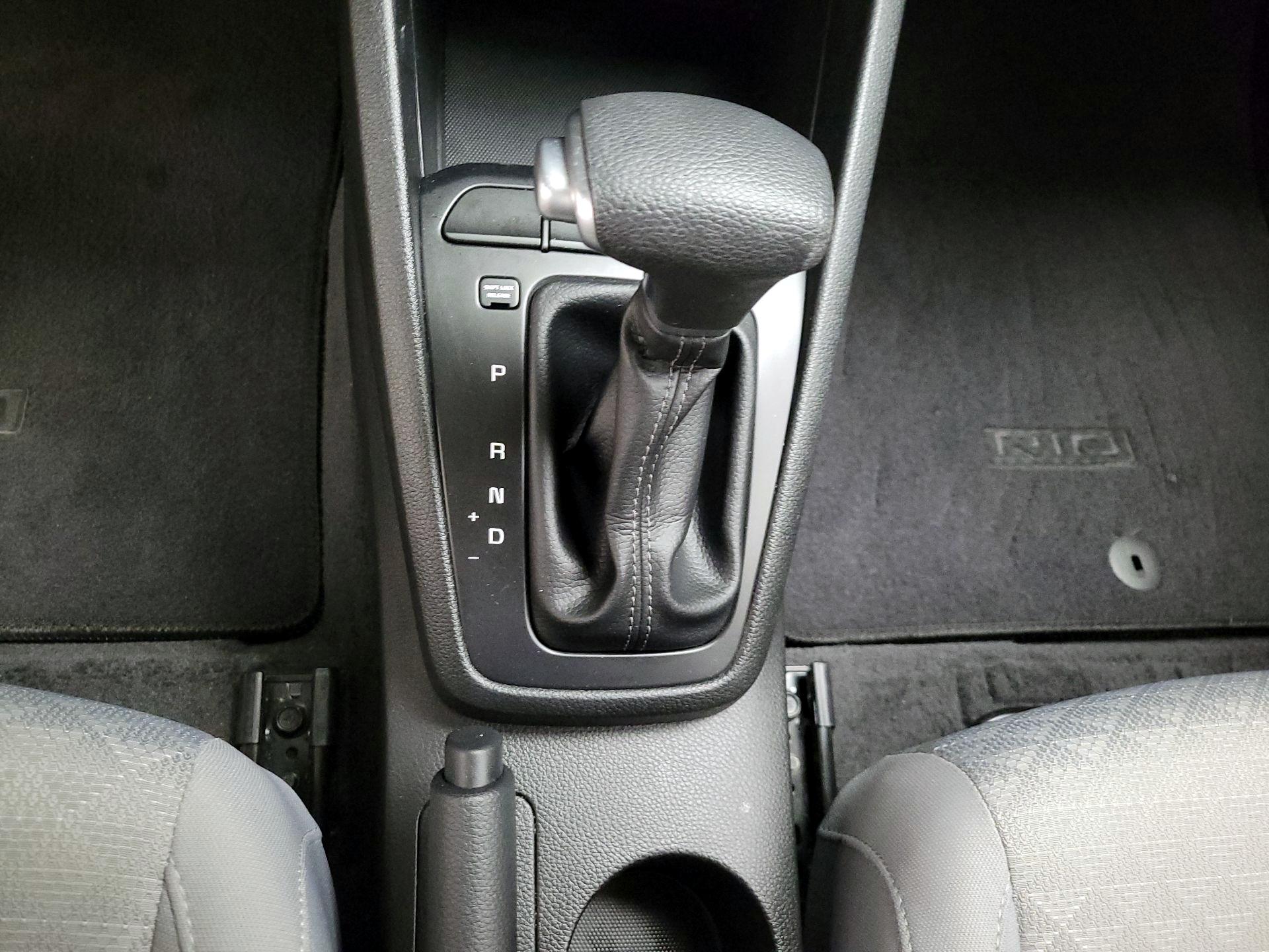 Thumbnail: 2023 Kia Rio - 18