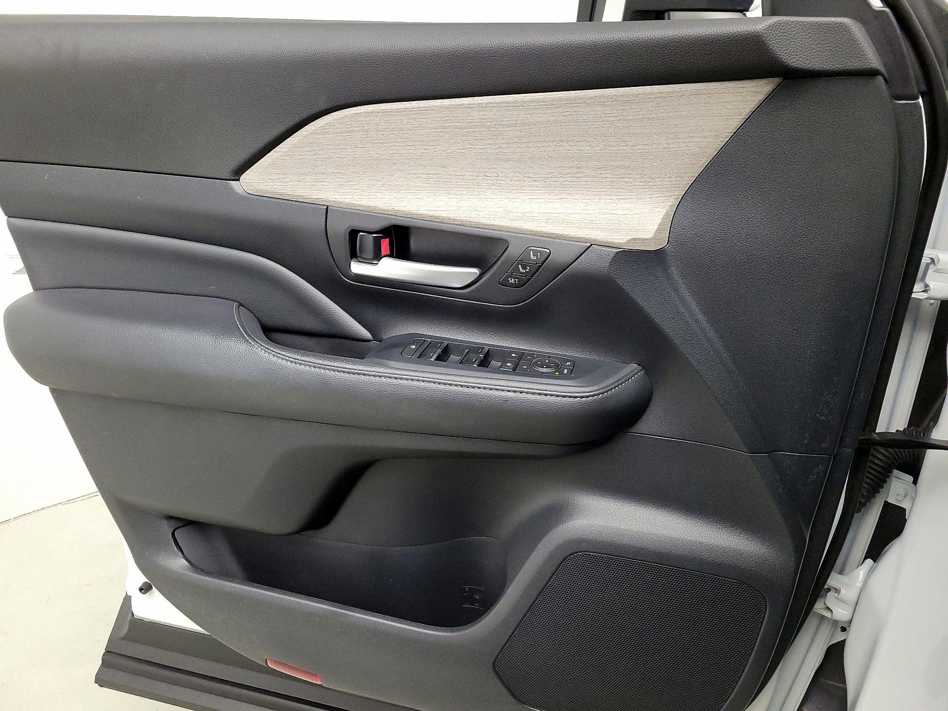 Thumbnail: 2024 Toyota Grand Highlander - 12