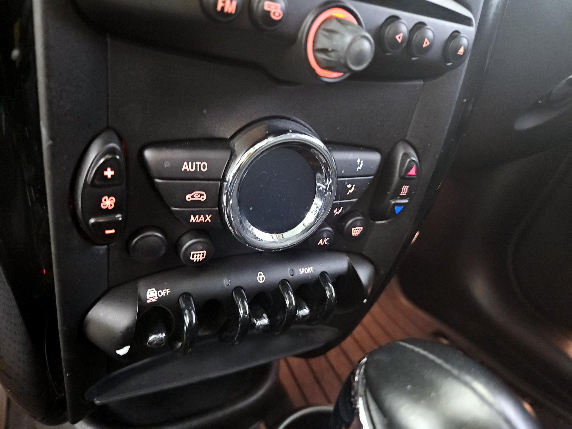 Thumbnail: 2016 MINI Cooper Countryman - 12