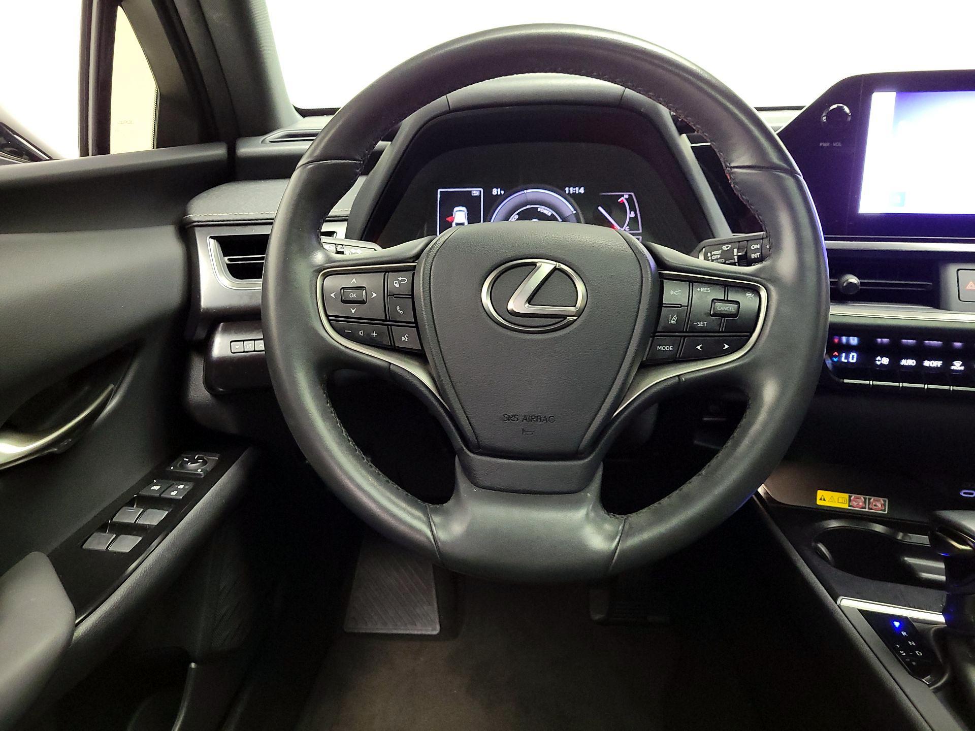 Thumbnail: 2023 Lexus UX - 10