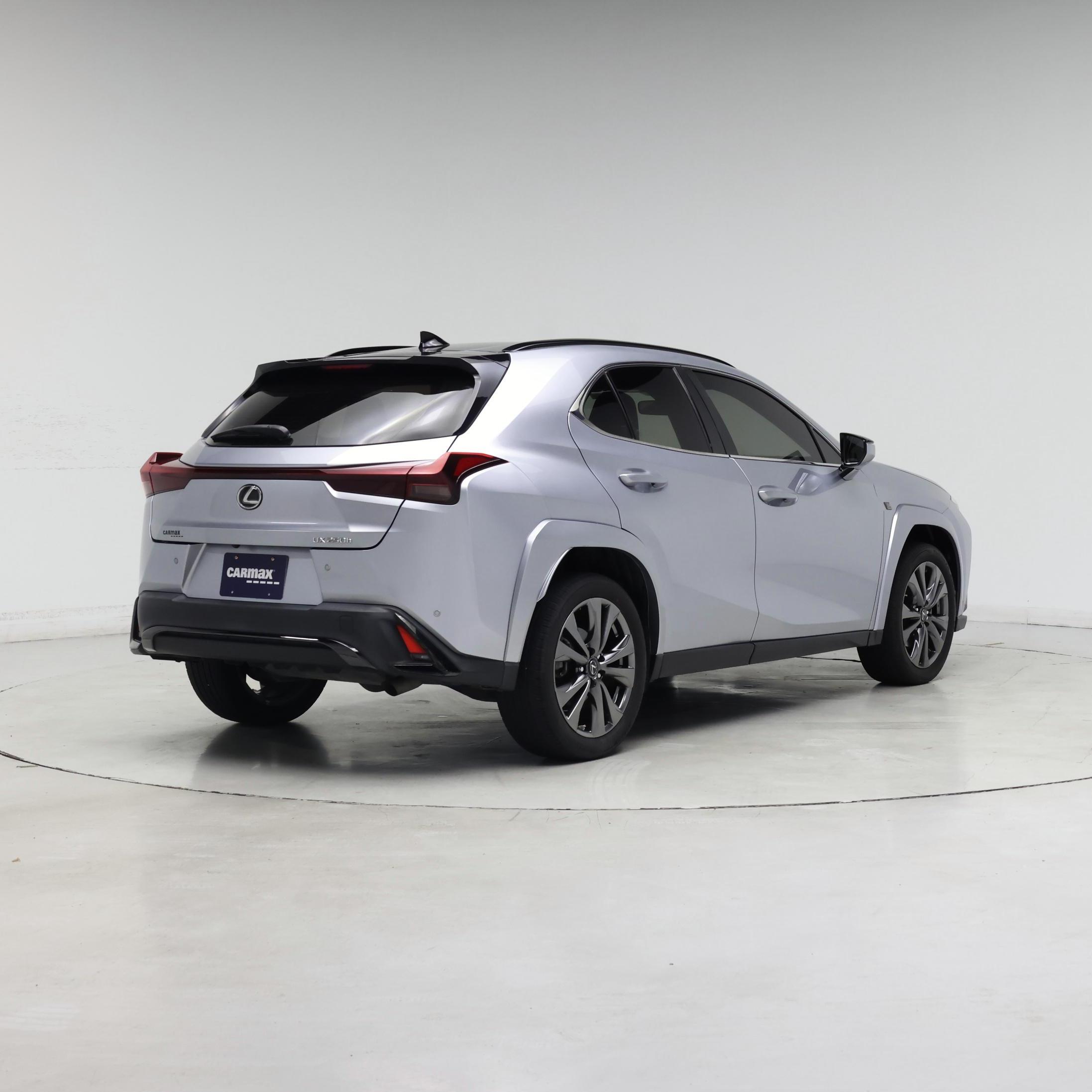 Thumbnail: 2023 Lexus UX - 8