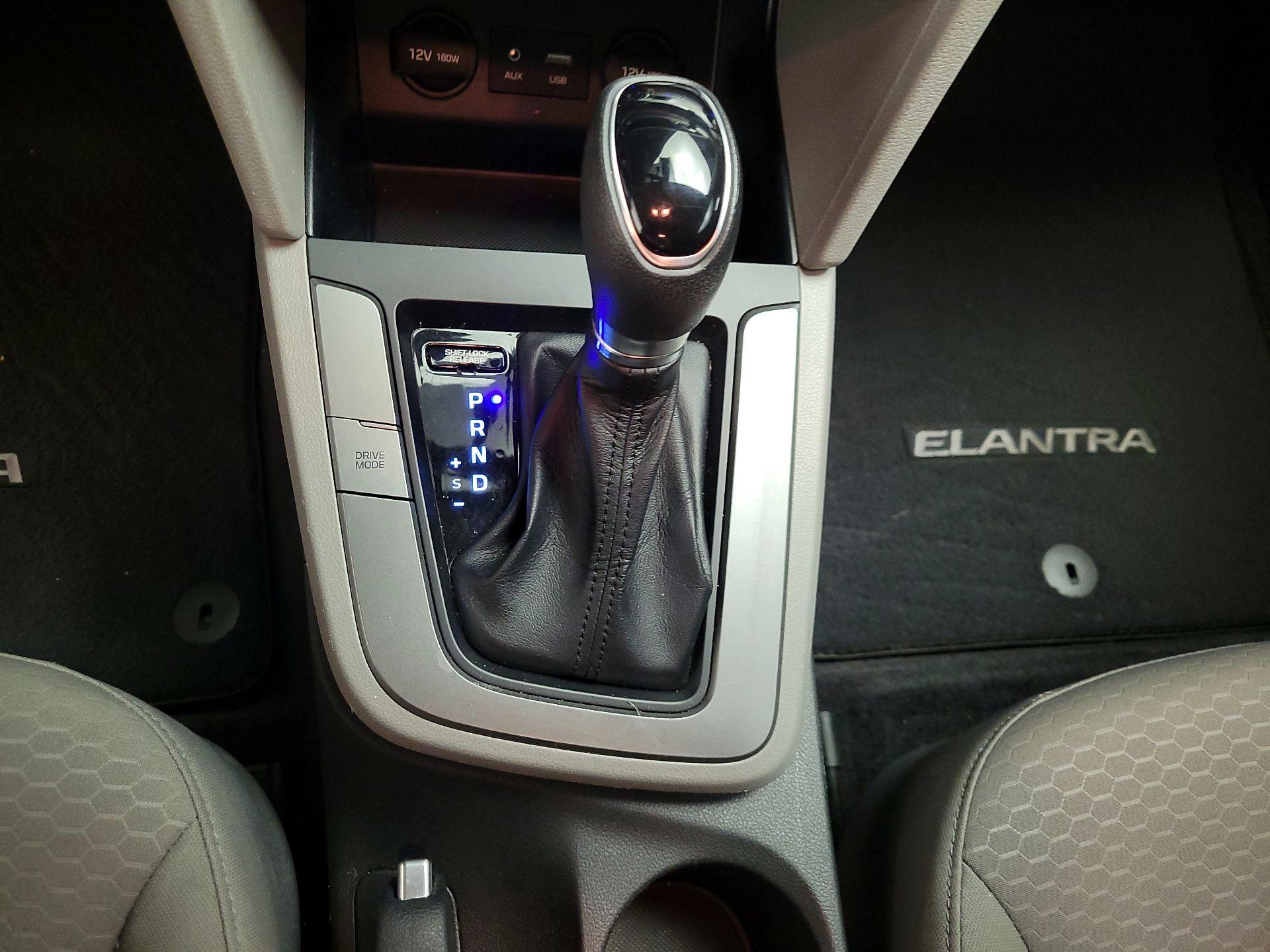 Thumbnail: 2020 Hyundai Elantra - 17