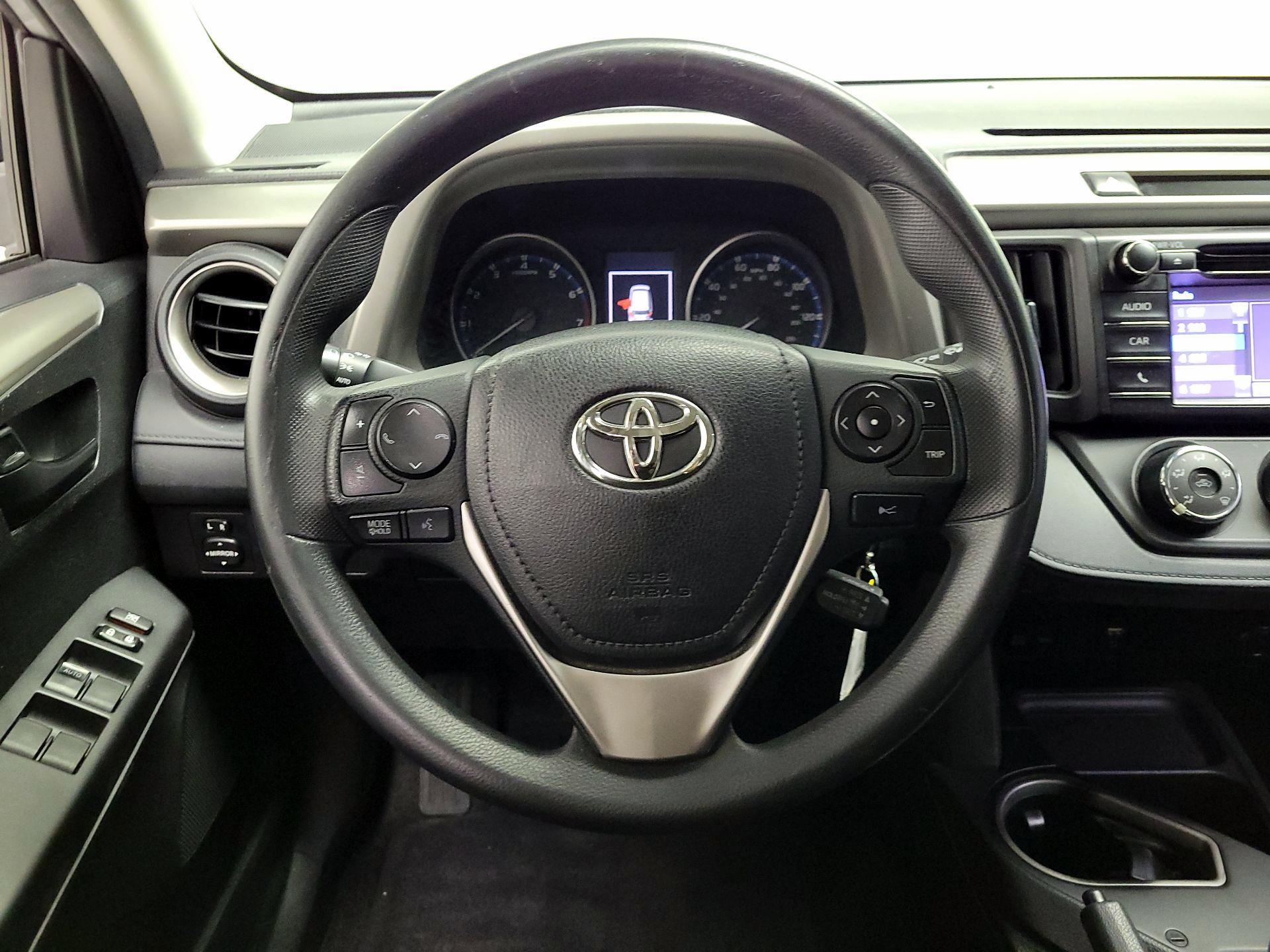 Thumbnail: 2018 Toyota RAV4 - 10