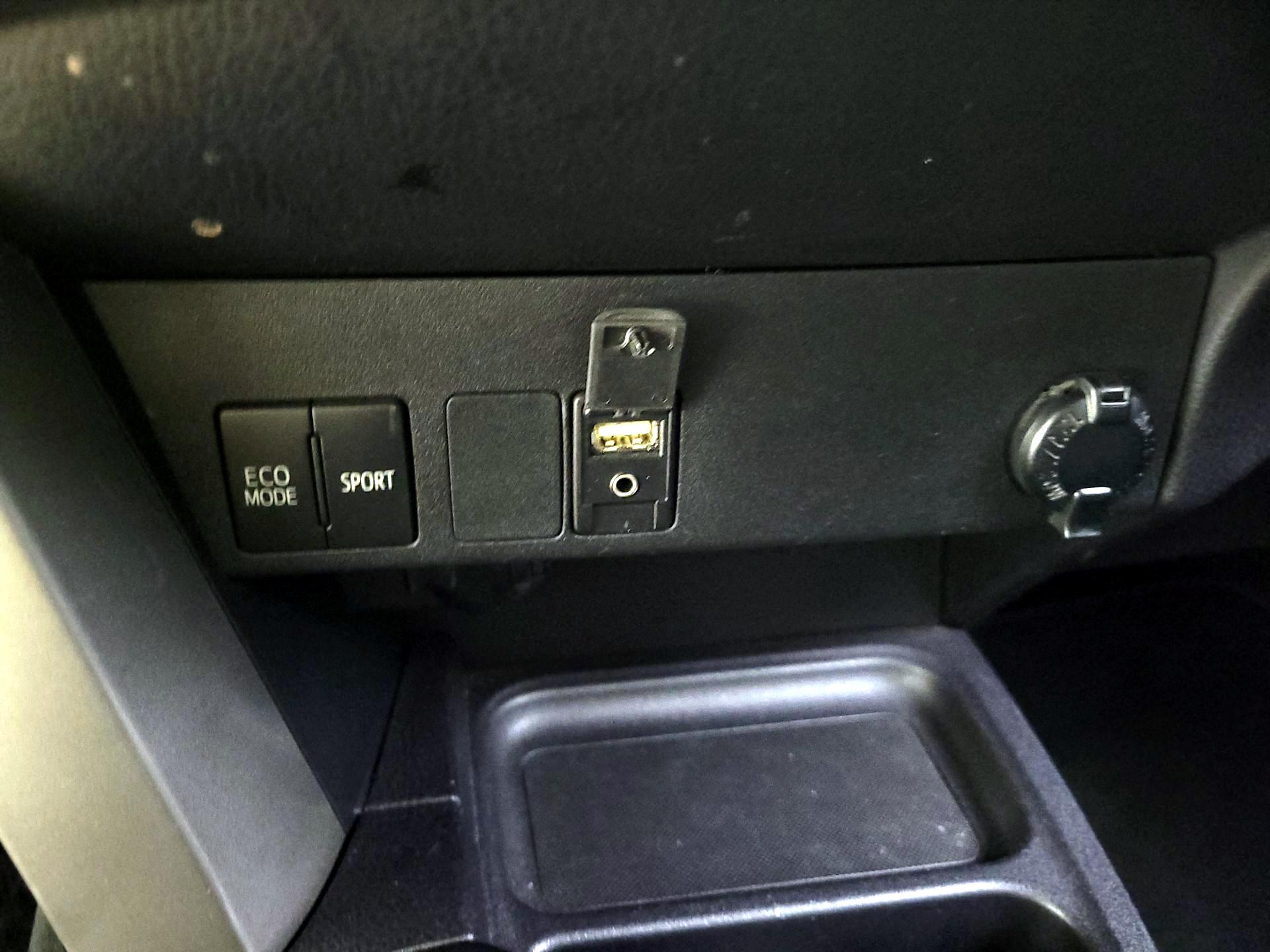 Thumbnail: 2018 Toyota RAV4 - 18