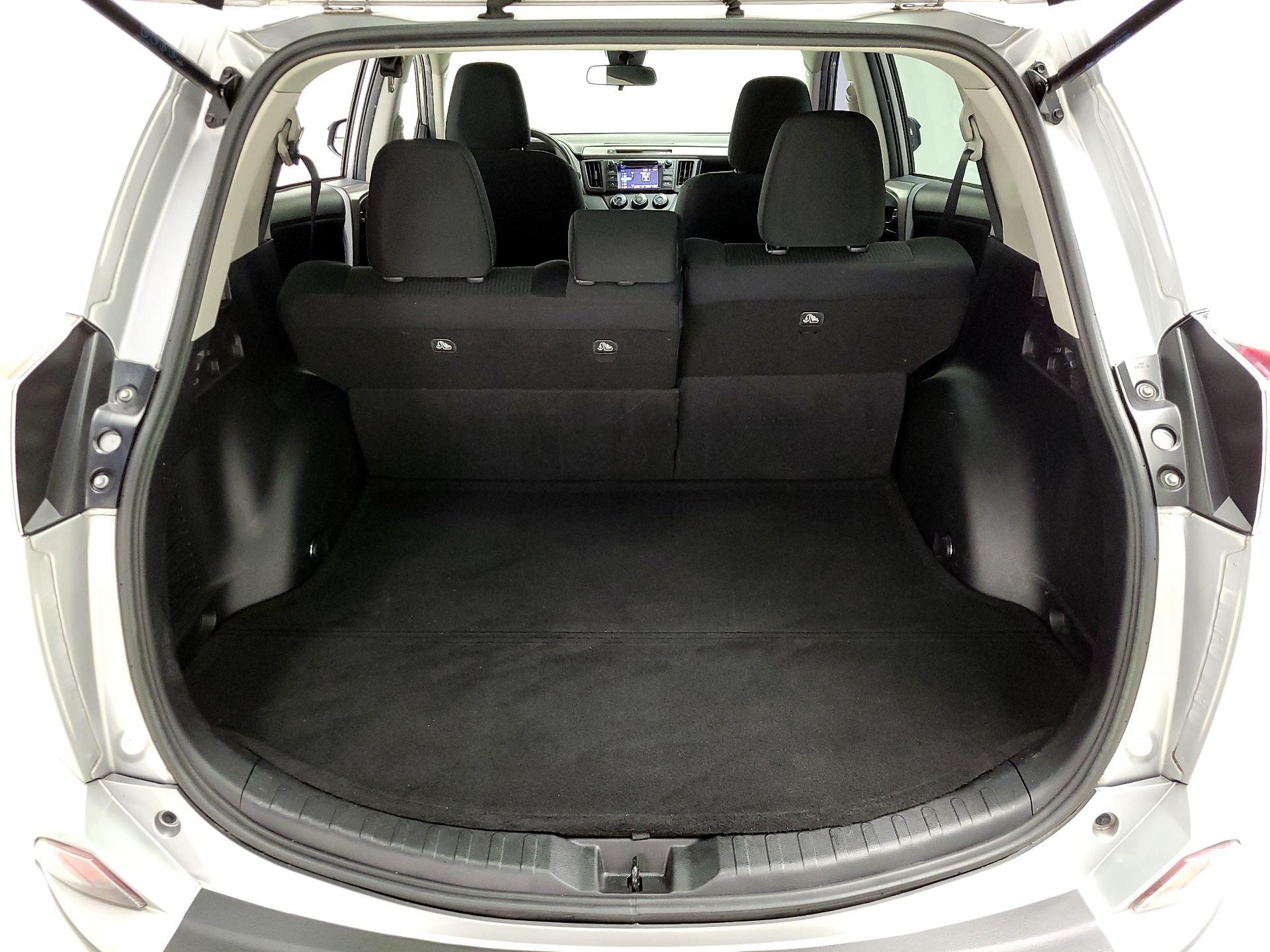 Thumbnail: 2018 Toyota RAV4 - 20