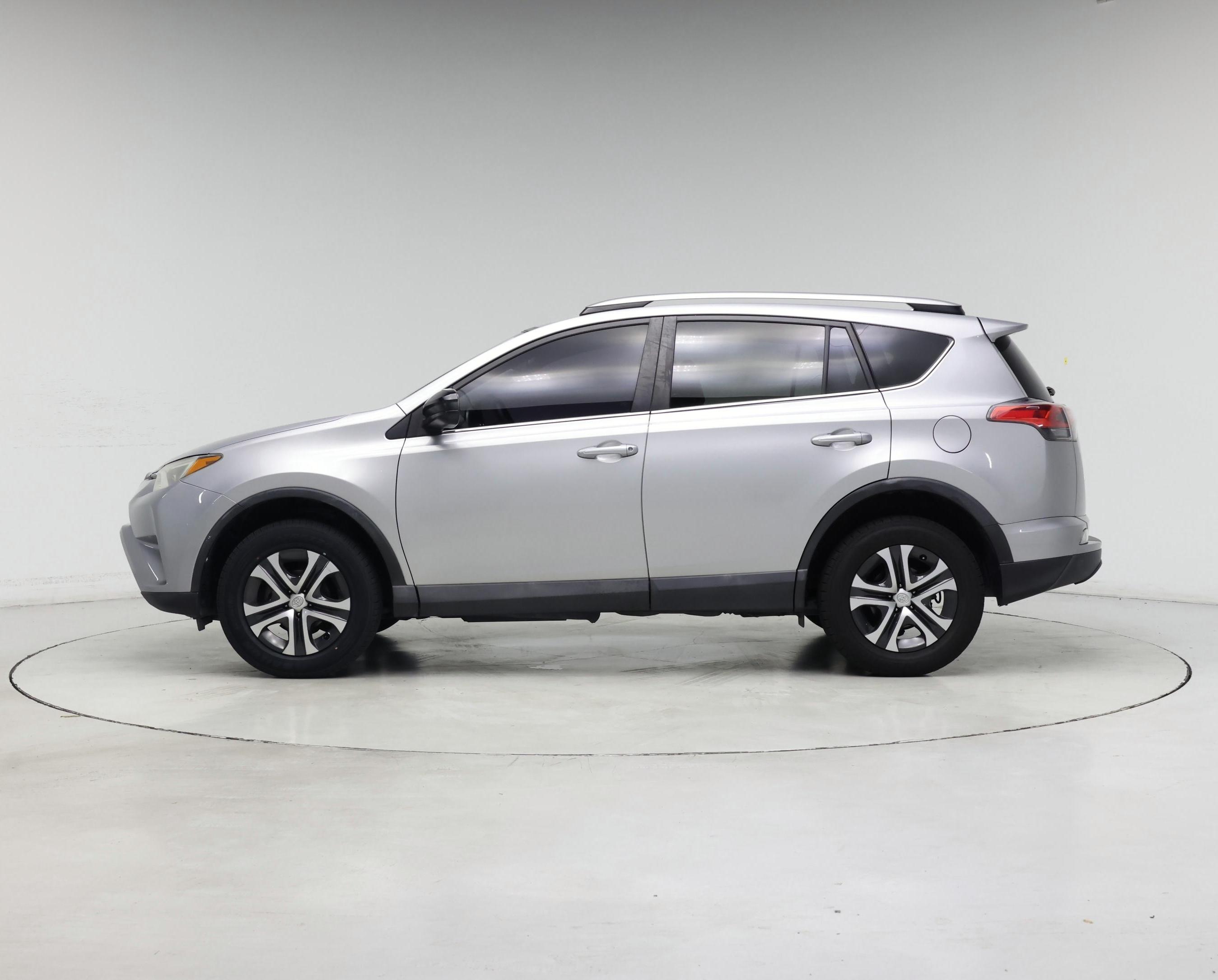 Thumbnail: 2018 Toyota RAV4 - 3