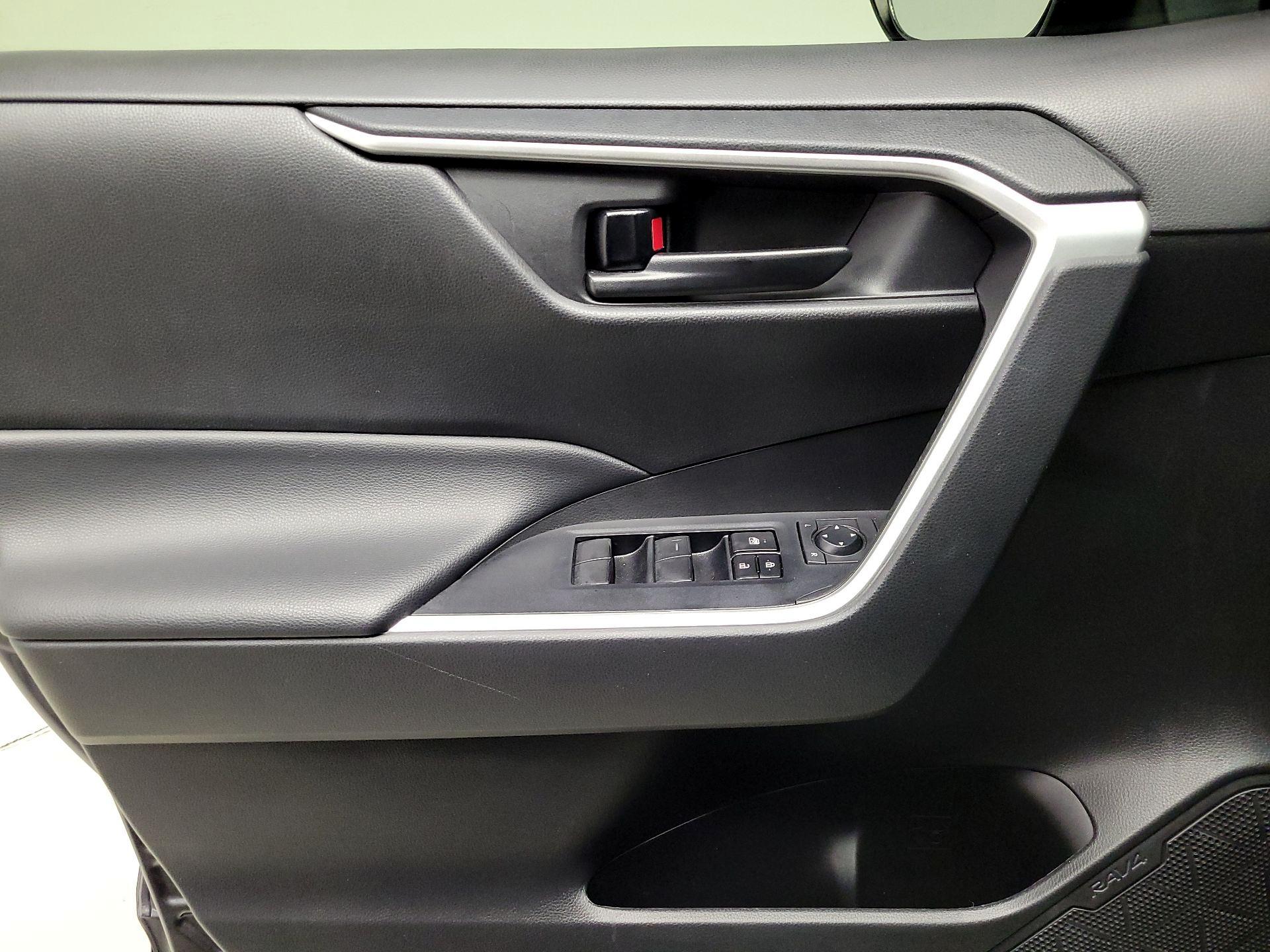 Thumbnail: 2022 Toyota RAV4 - 12