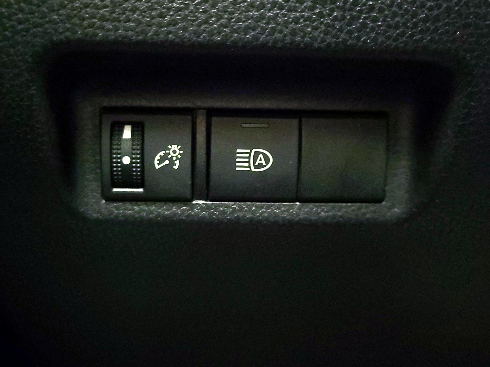 Thumbnail: 2022 Toyota RAV4 - 13