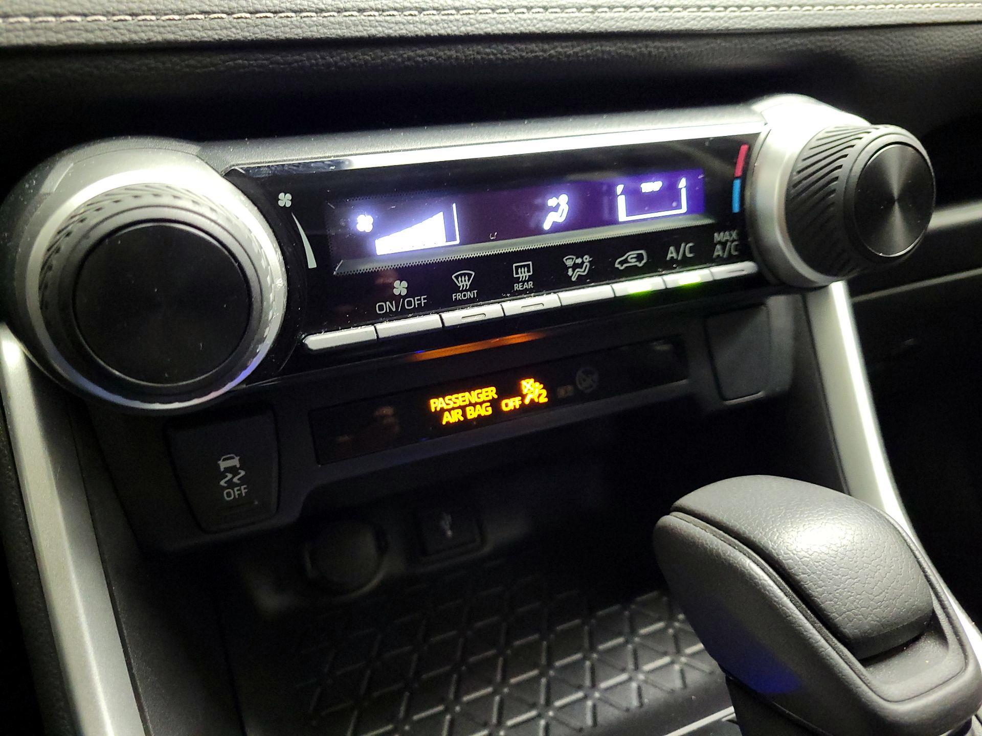 Thumbnail: 2022 Toyota RAV4 - 16