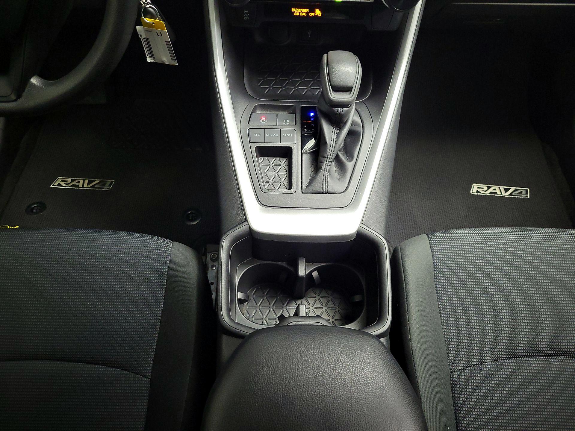 Thumbnail: 2022 Toyota RAV4 - 17