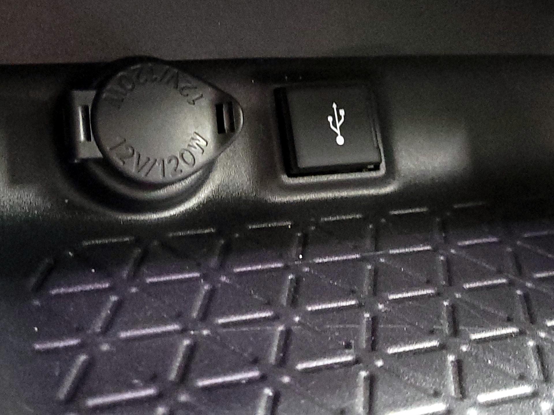 Thumbnail: 2022 Toyota RAV4 - 18