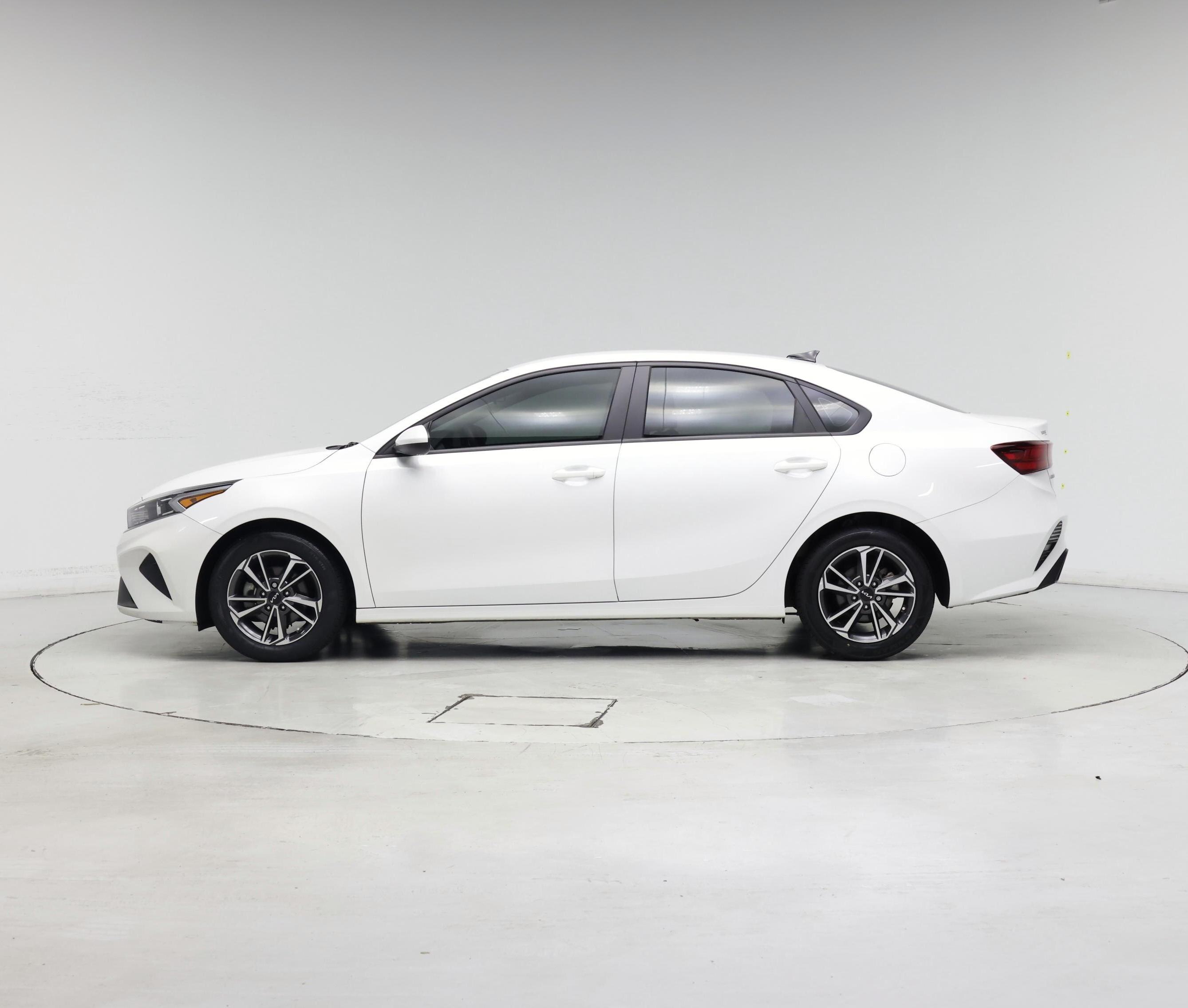 Thumbnail: 2023 Kia Forte - 3