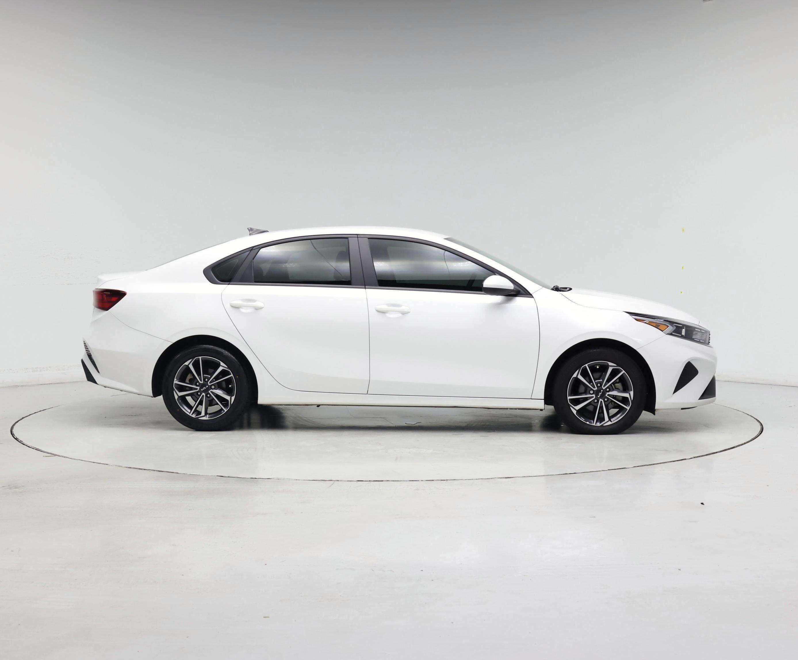 Thumbnail: 2023 Kia Forte - 7