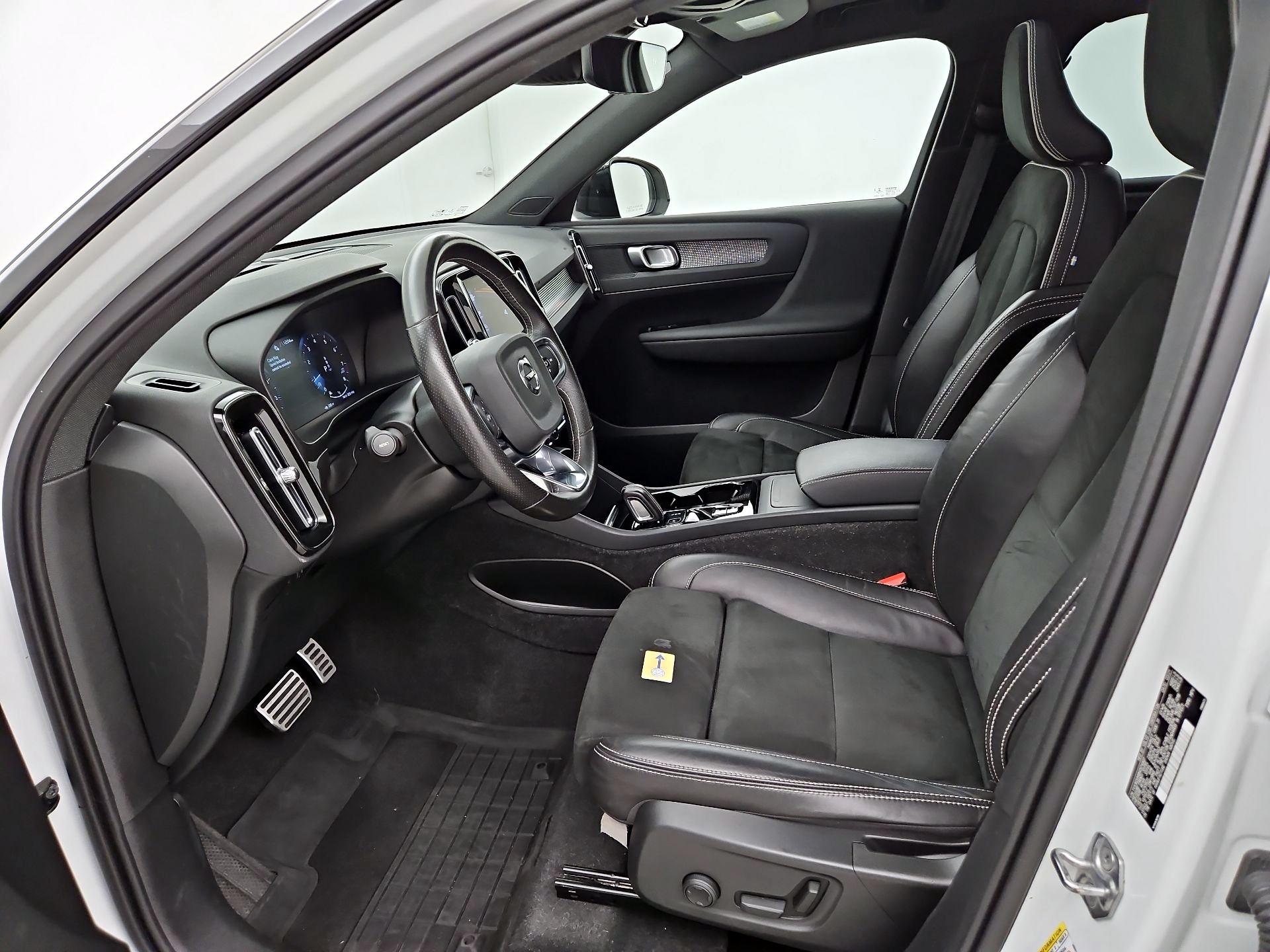 Thumbnail: 2021 Volvo XC40 - 11