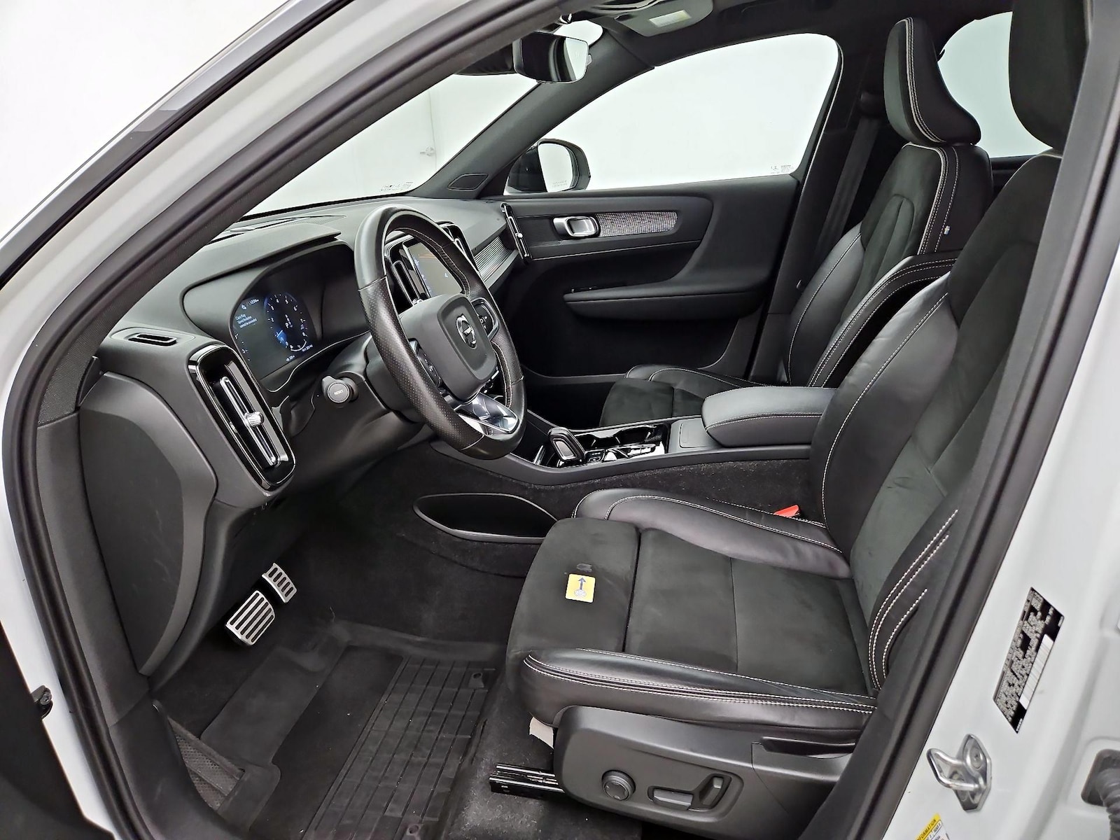 2021 Volvo XC40 R-Design - Photo 12
