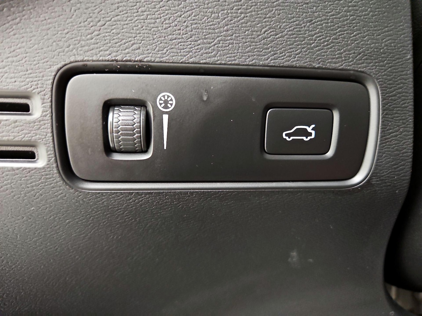 2021 Volvo XC40 R-Design - Photo 14