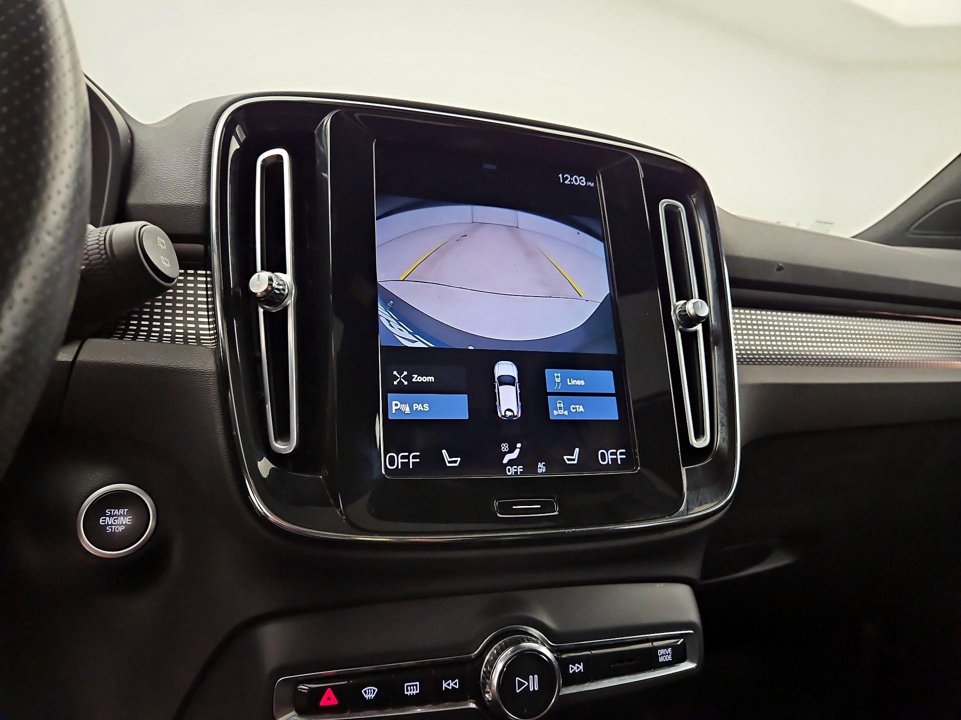 Thumbnail: 2021 Volvo XC40 - 15