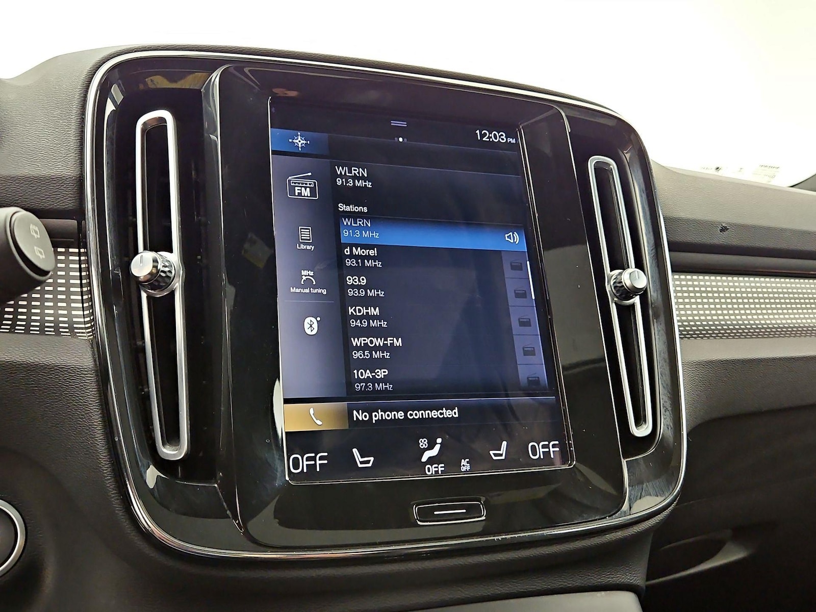 2021 Volvo XC40 R-Design - Photo 17
