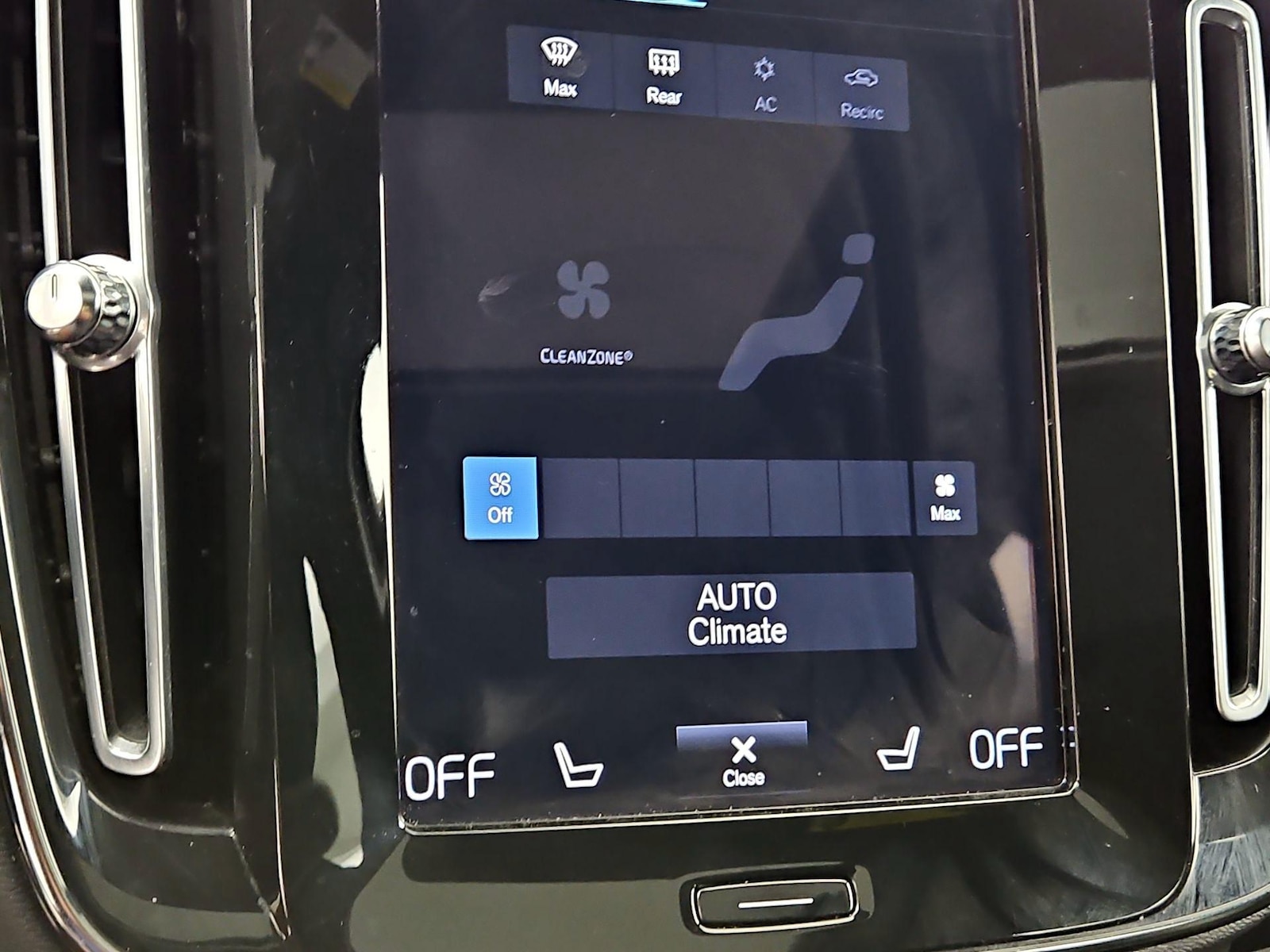 2021 Volvo XC40 R-Design - Photo 18