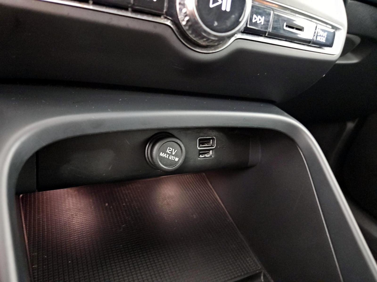 2021 Volvo XC40 R-Design - Photo 20