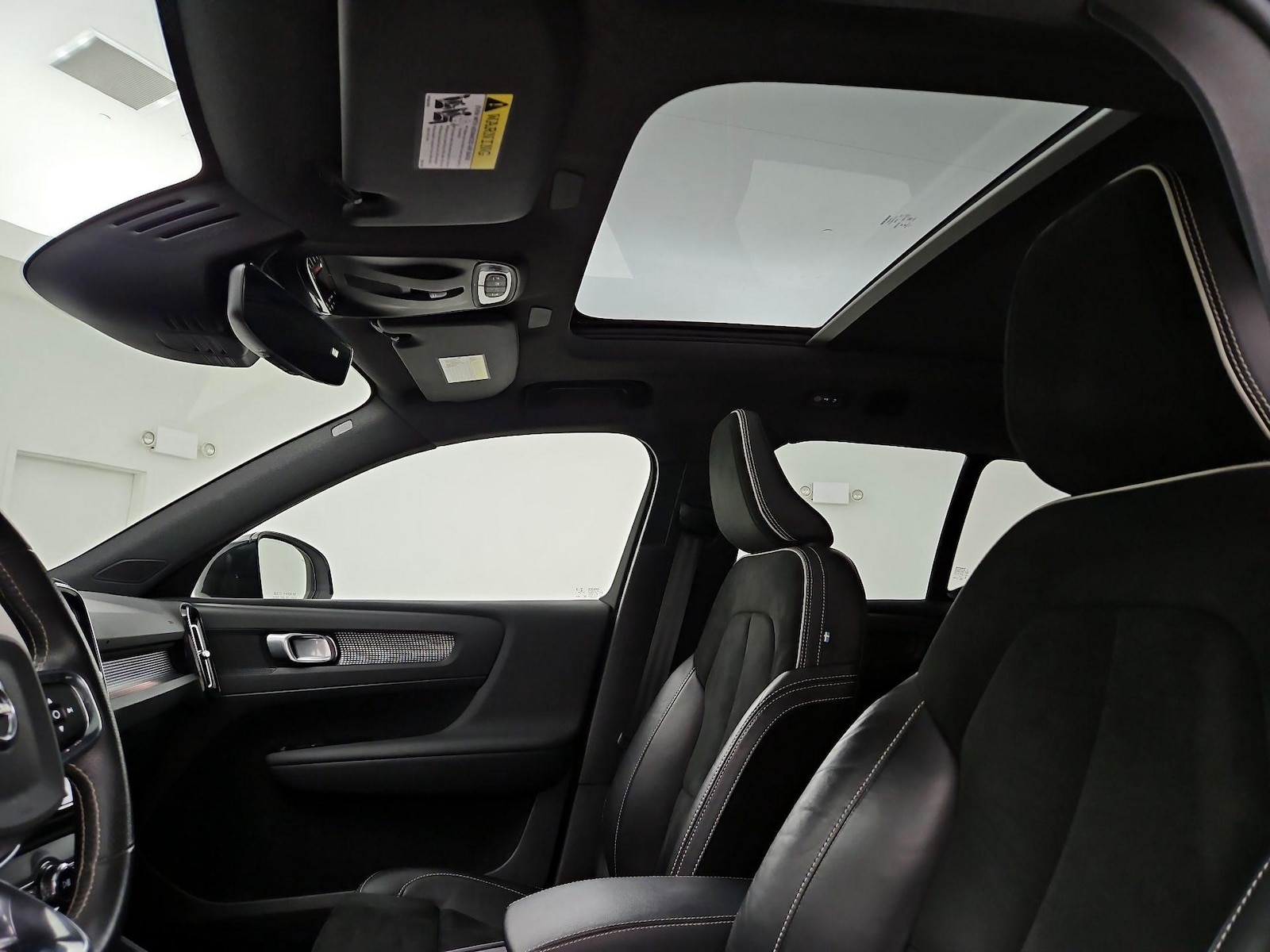 2021 Volvo XC40 R-Design - Photo 21