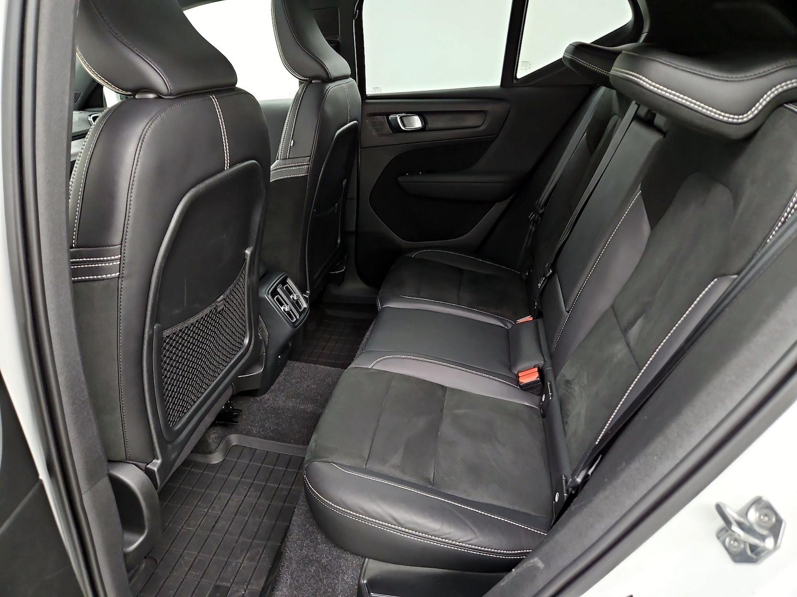 2021 Volvo XC40 R-Design - Photo 22