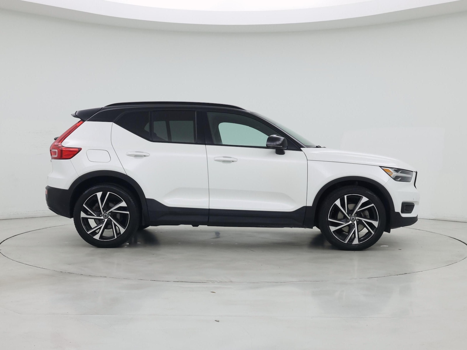 2021 Volvo XC40 R-Design - Photo 8
