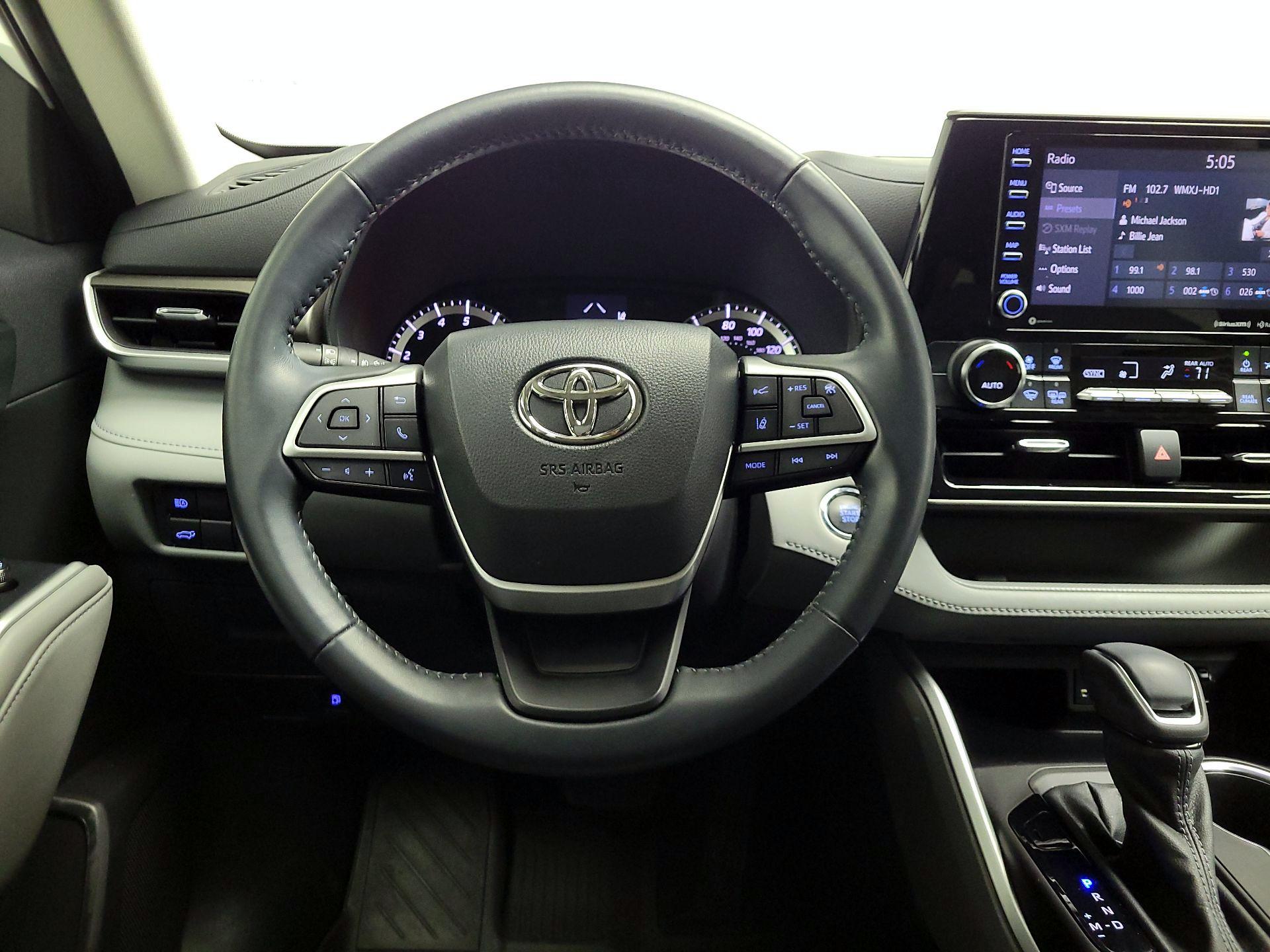 Thumbnail: 2022 Toyota Highlander - 10