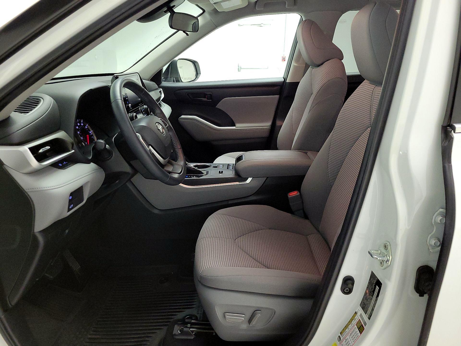 Thumbnail: 2022 Toyota Highlander - 11