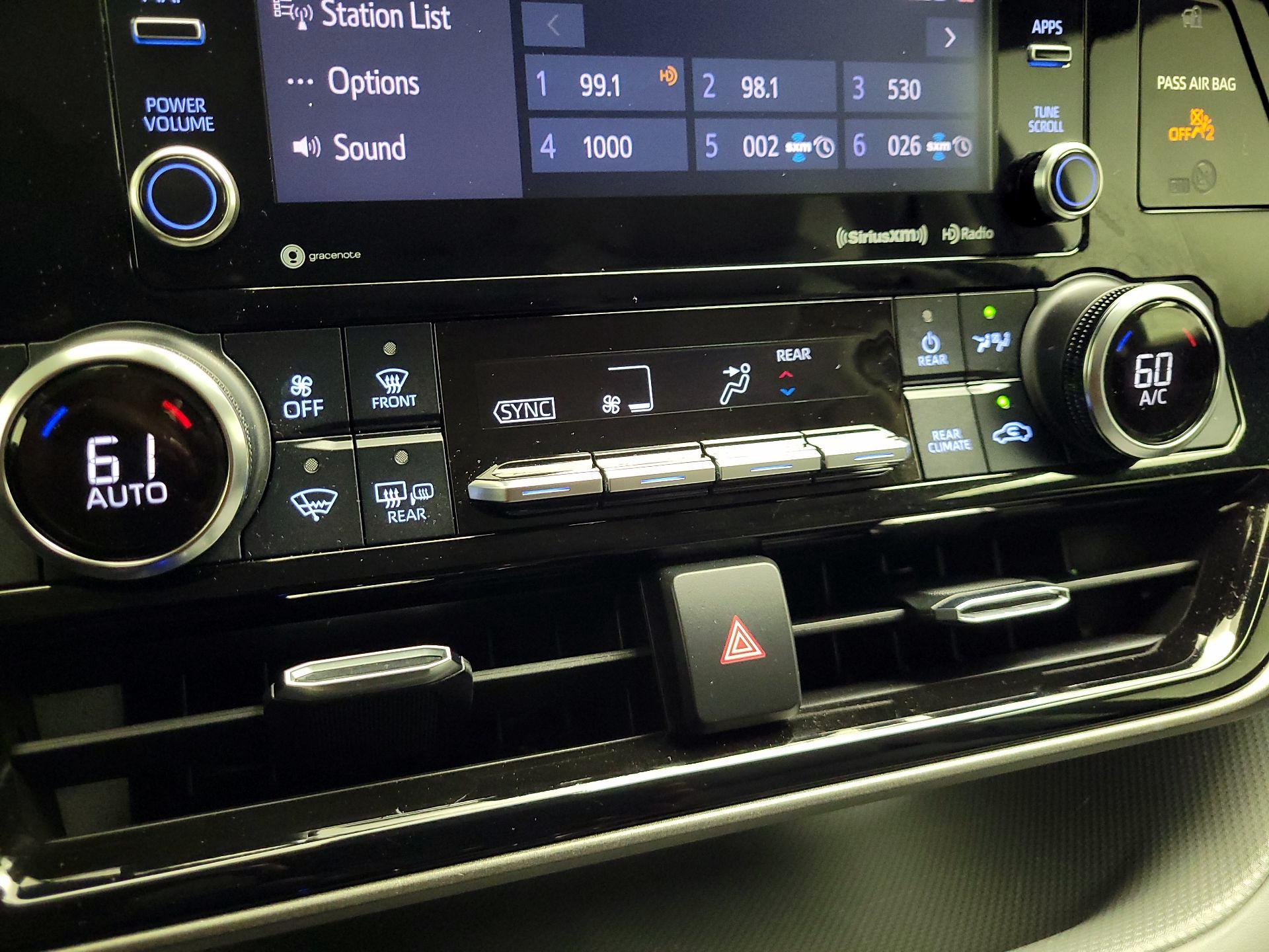 Thumbnail: 2022 Toyota Highlander - 16