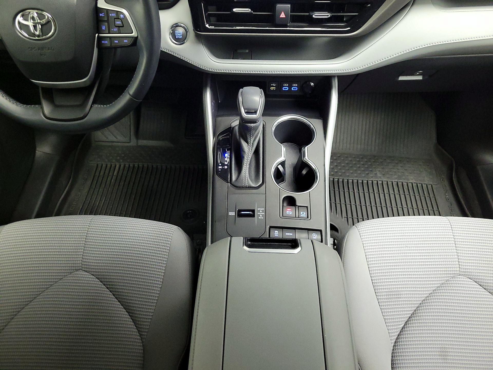 Thumbnail: 2022 Toyota Highlander - 17