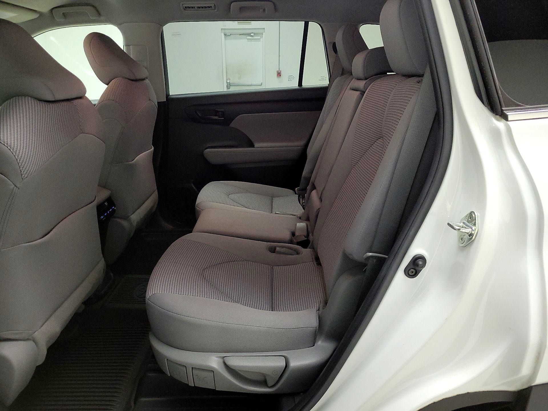 Thumbnail: 2022 Toyota Highlander - 19