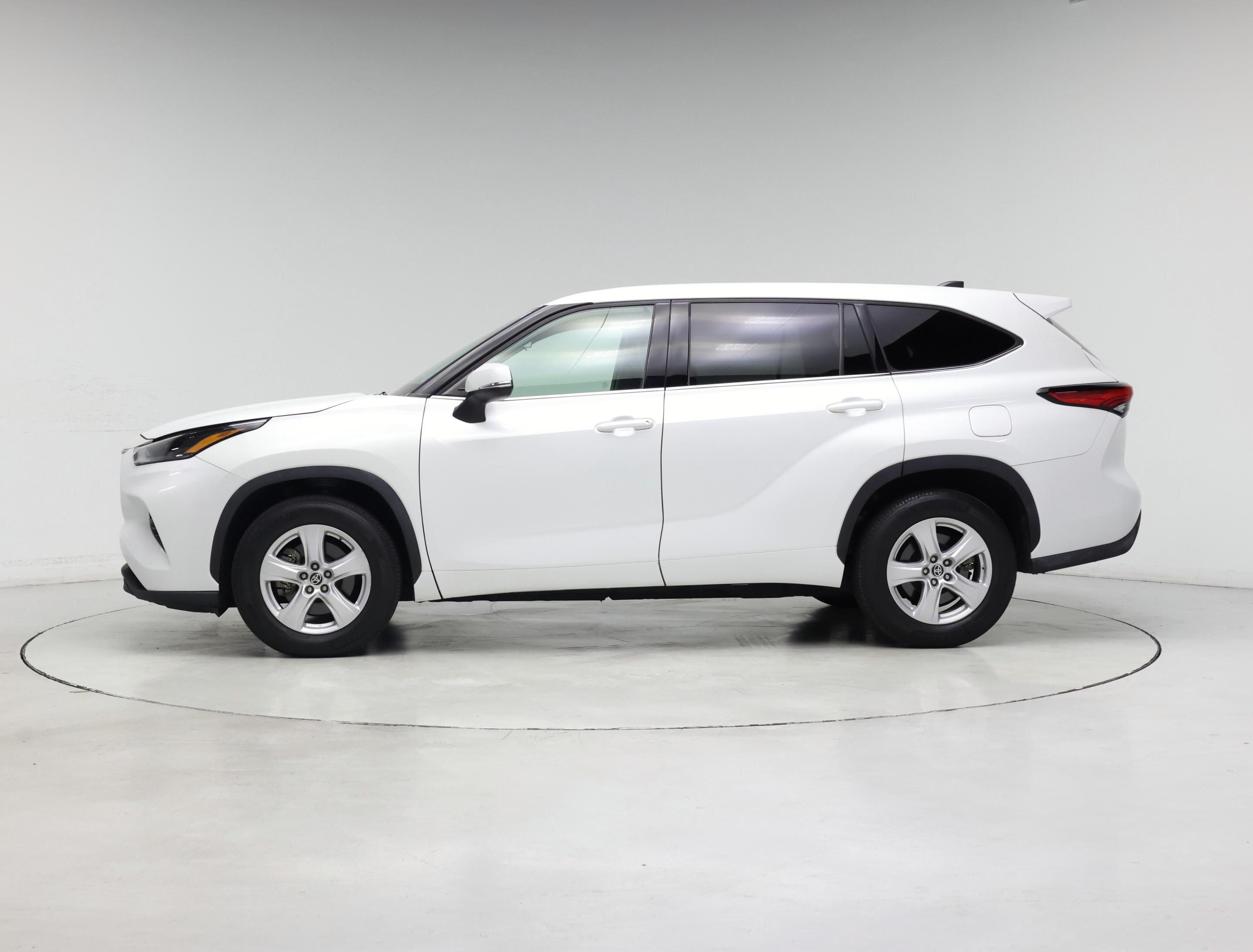 Thumbnail: 2022 Toyota Highlander - 3