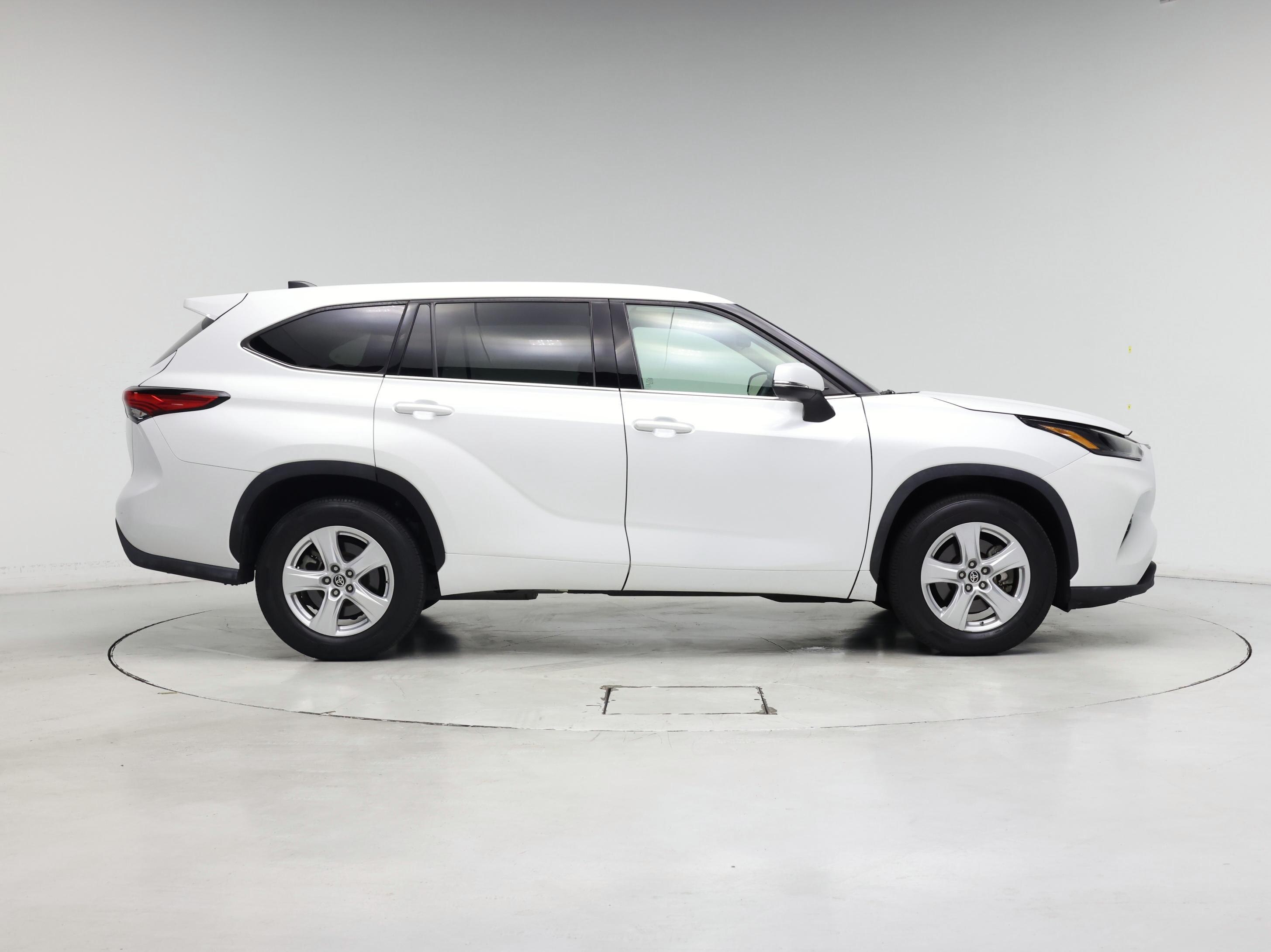 Thumbnail: 2022 Toyota Highlander - 7