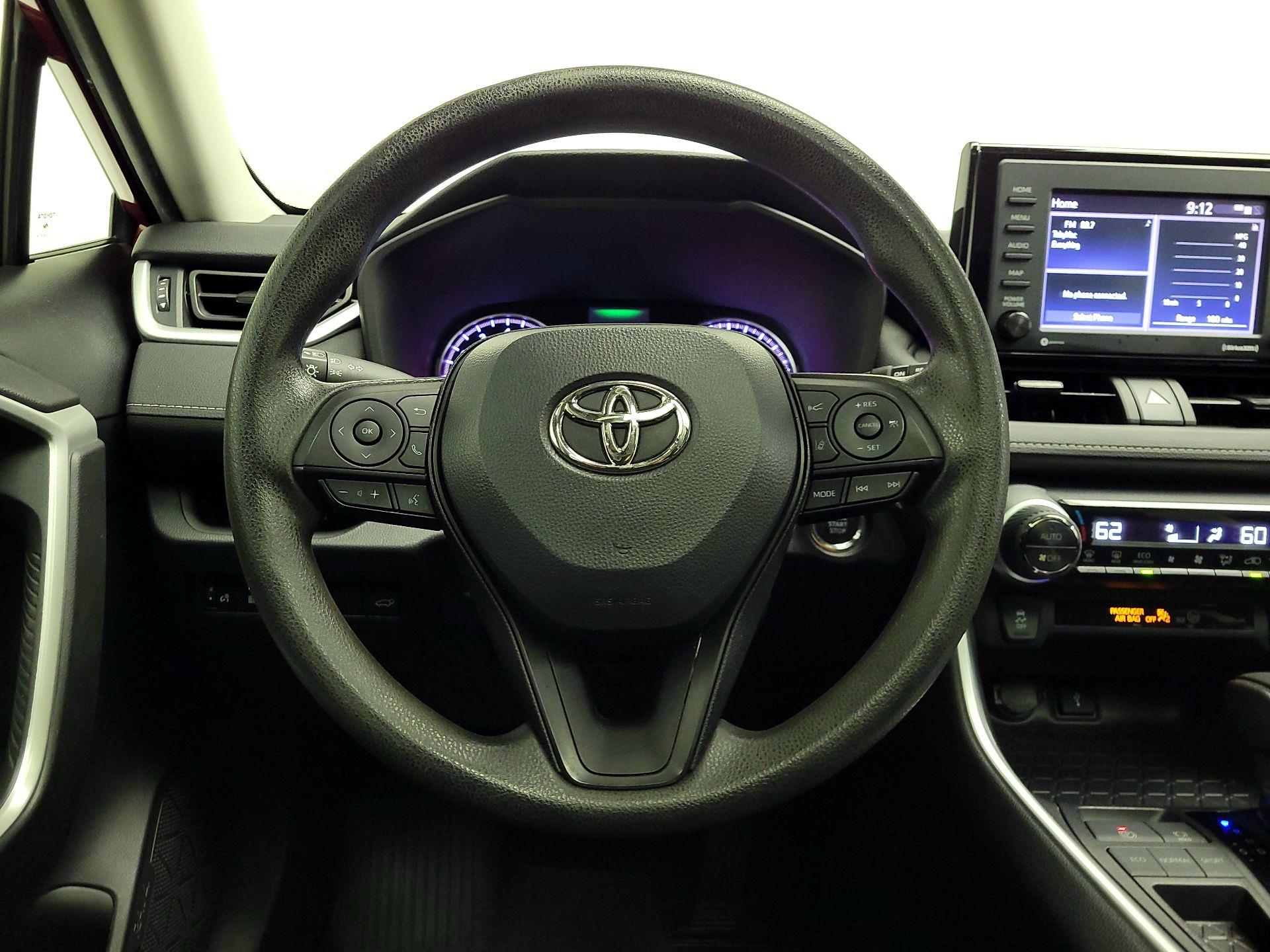 Thumbnail: 2022 Toyota RAV4 - 10