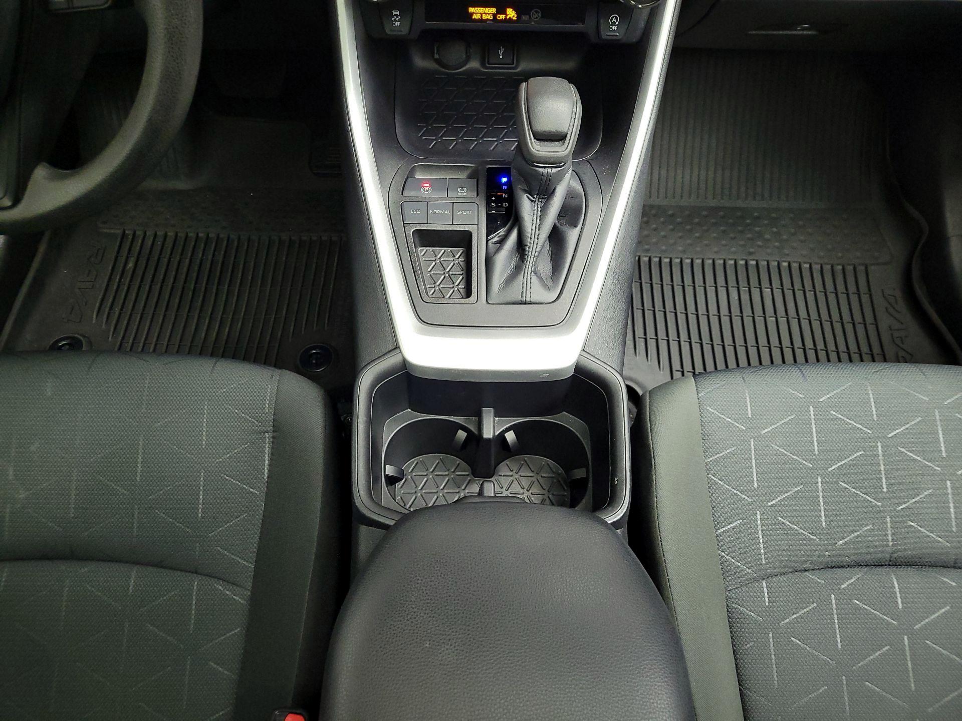 Thumbnail: 2022 Toyota RAV4 - 17