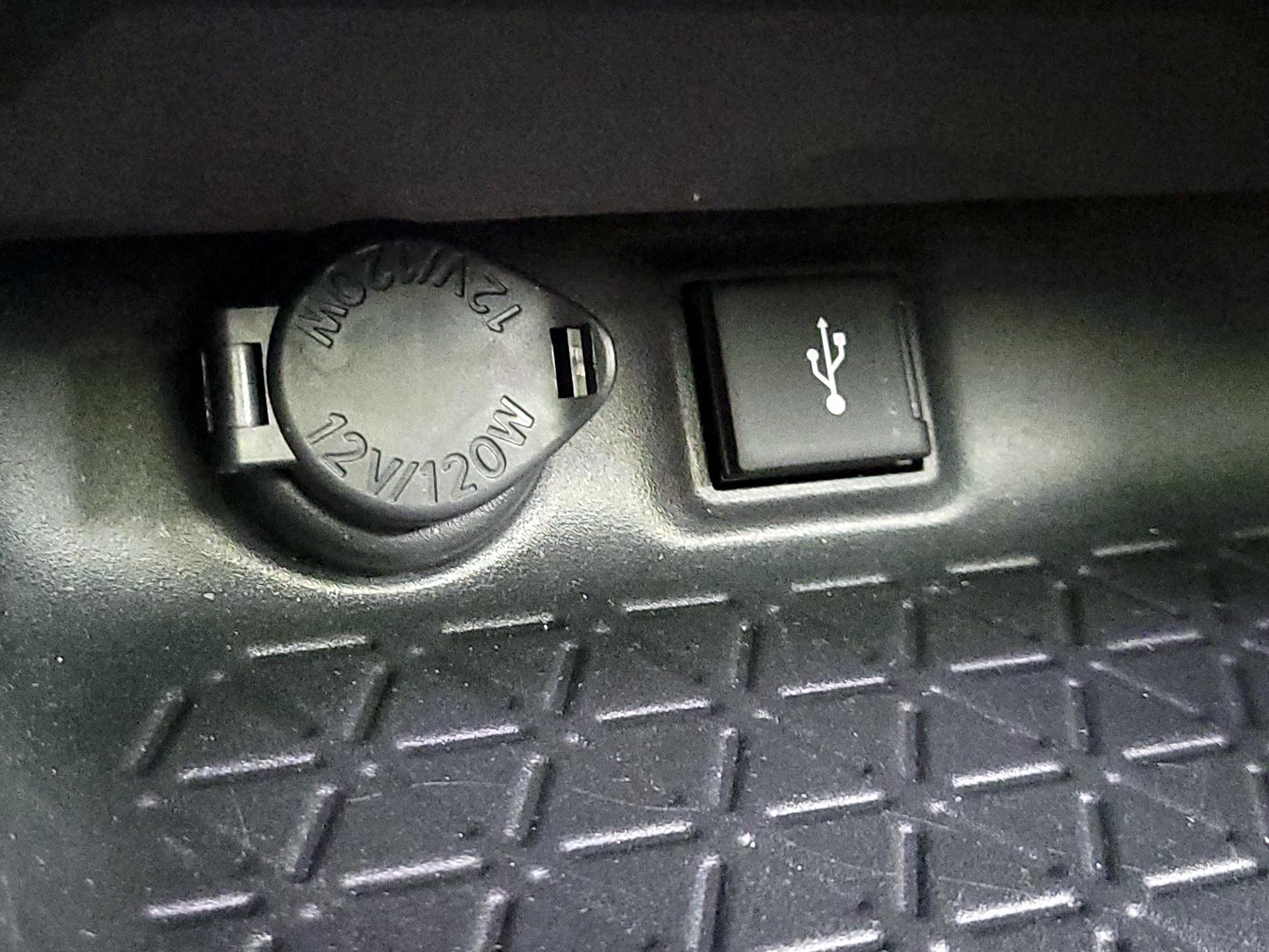 Thumbnail: 2022 Toyota RAV4 - 18