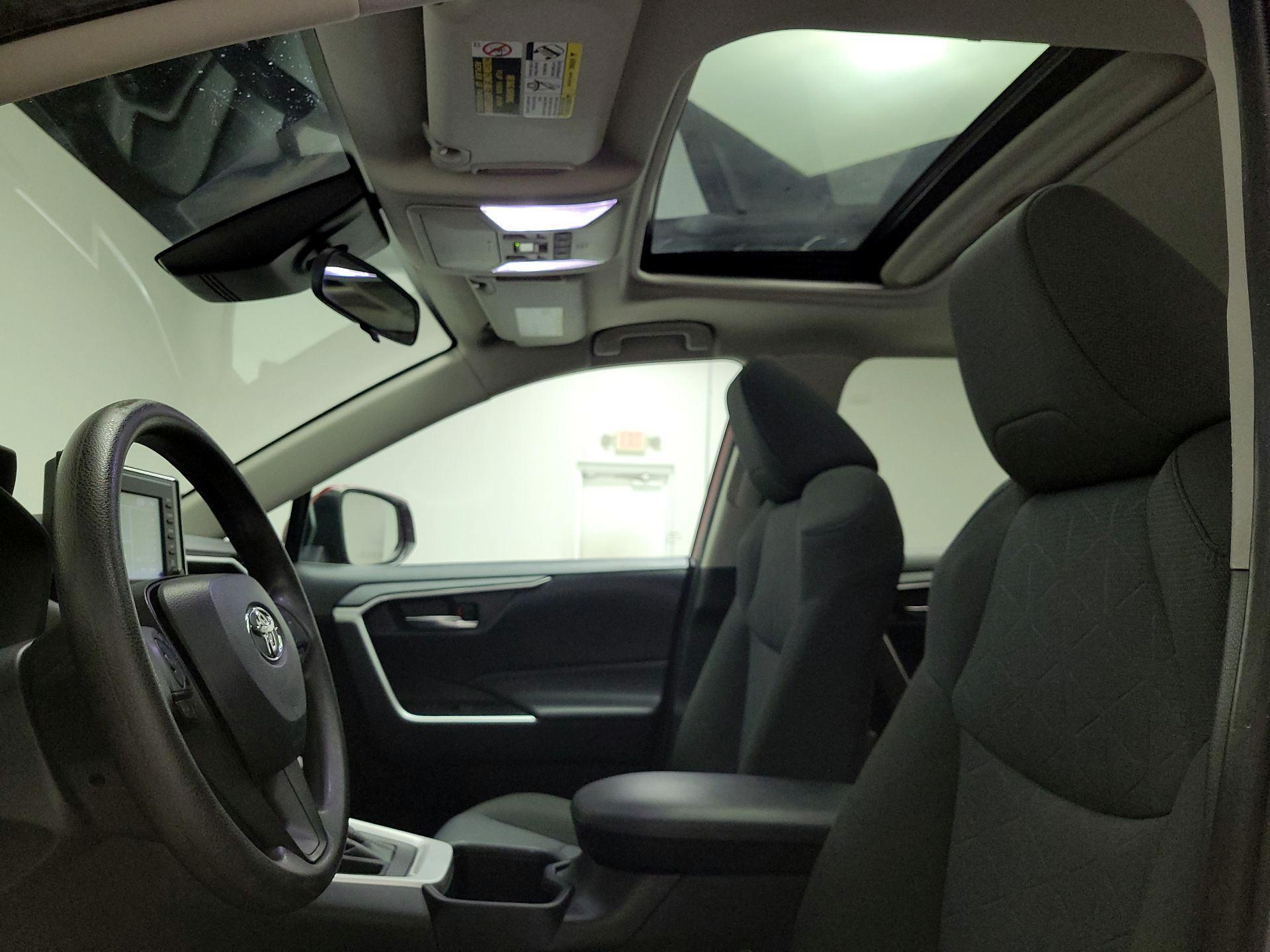 Thumbnail: 2022 Toyota RAV4 - 19