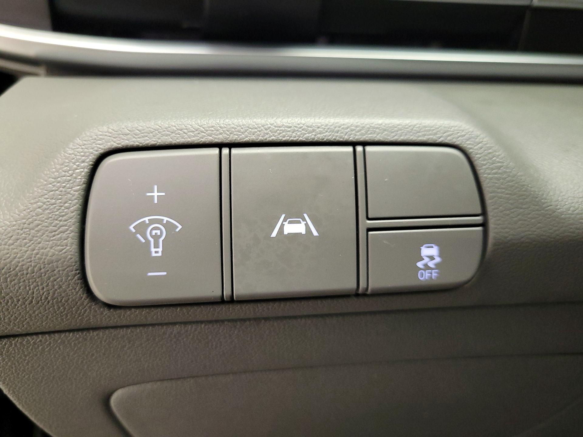 Thumbnail: 2023 Hyundai Elantra - 13